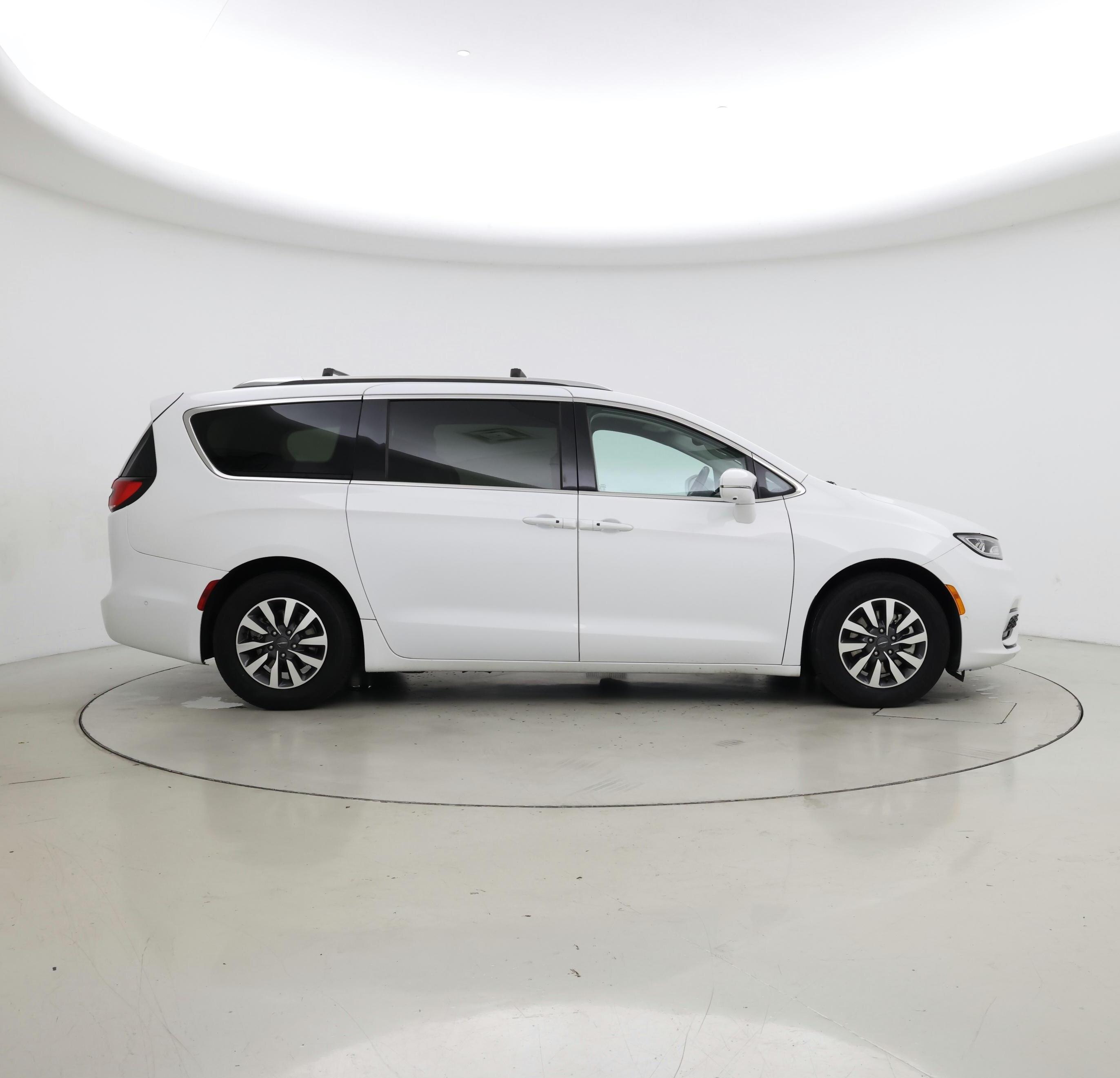 Thumbnail: 2022 Chrysler Pacifica - 7