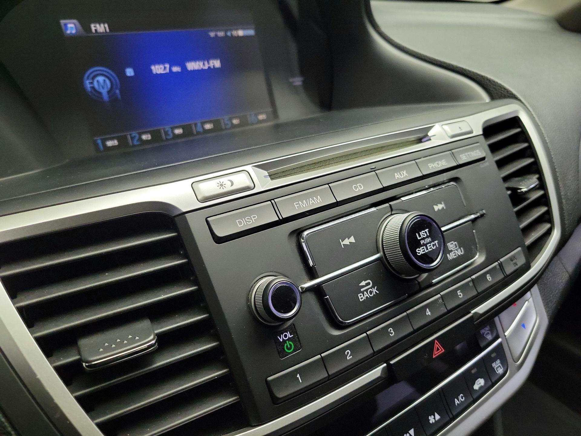 Thumbnail: 2015 Honda Accord - 15