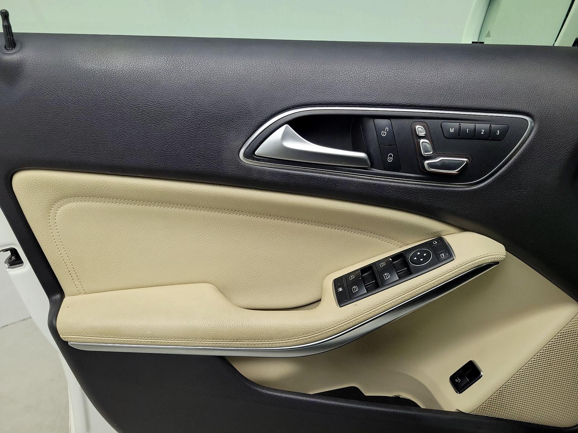 Thumbnail: 2019 Mercedes-Benz GLA - 12