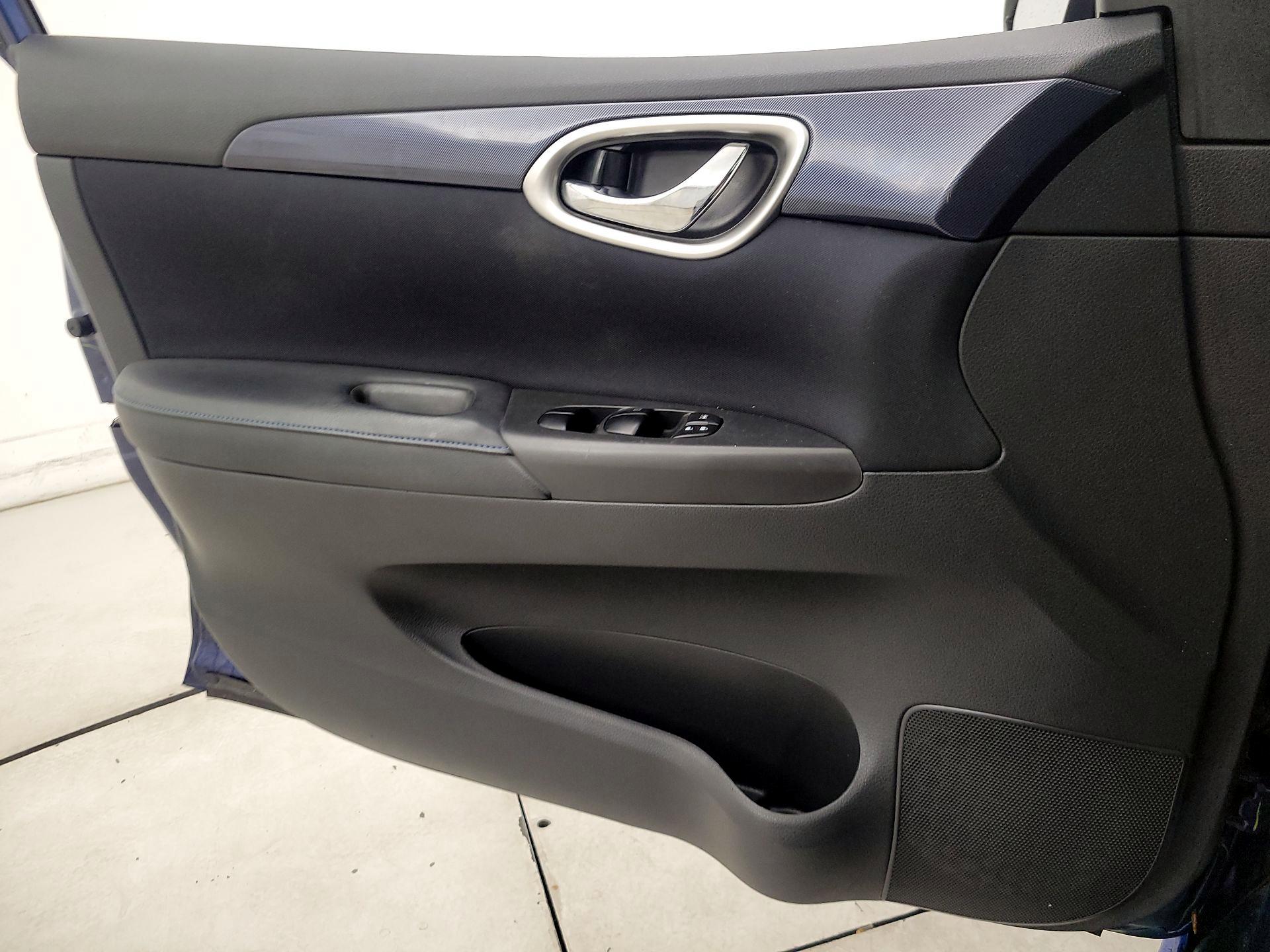 Thumbnail: 2017 Nissan Sentra - 12