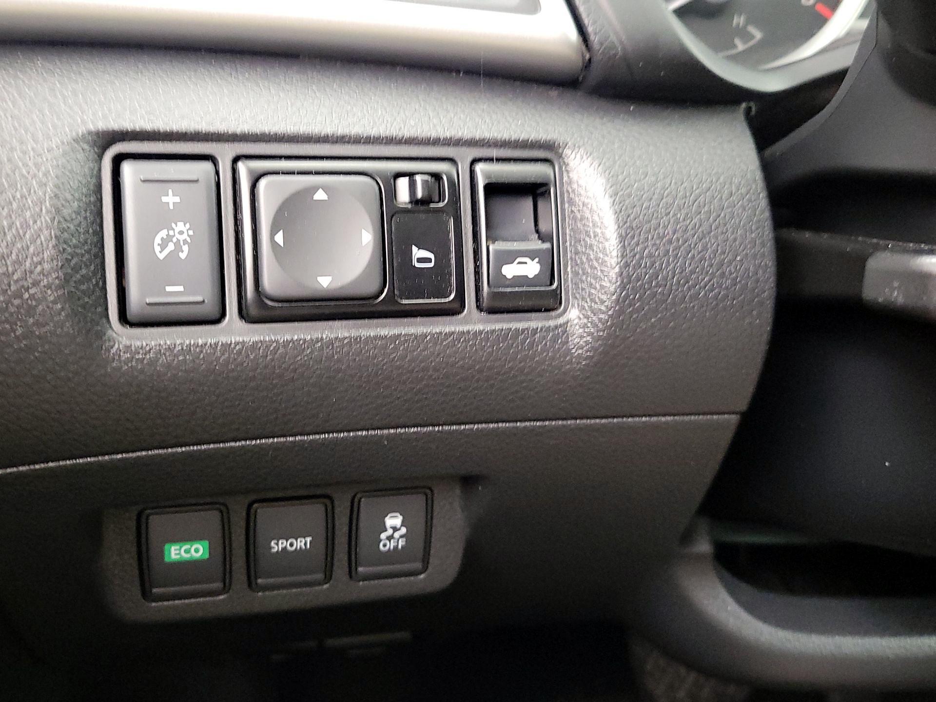 Thumbnail: 2017 Nissan Sentra - 13