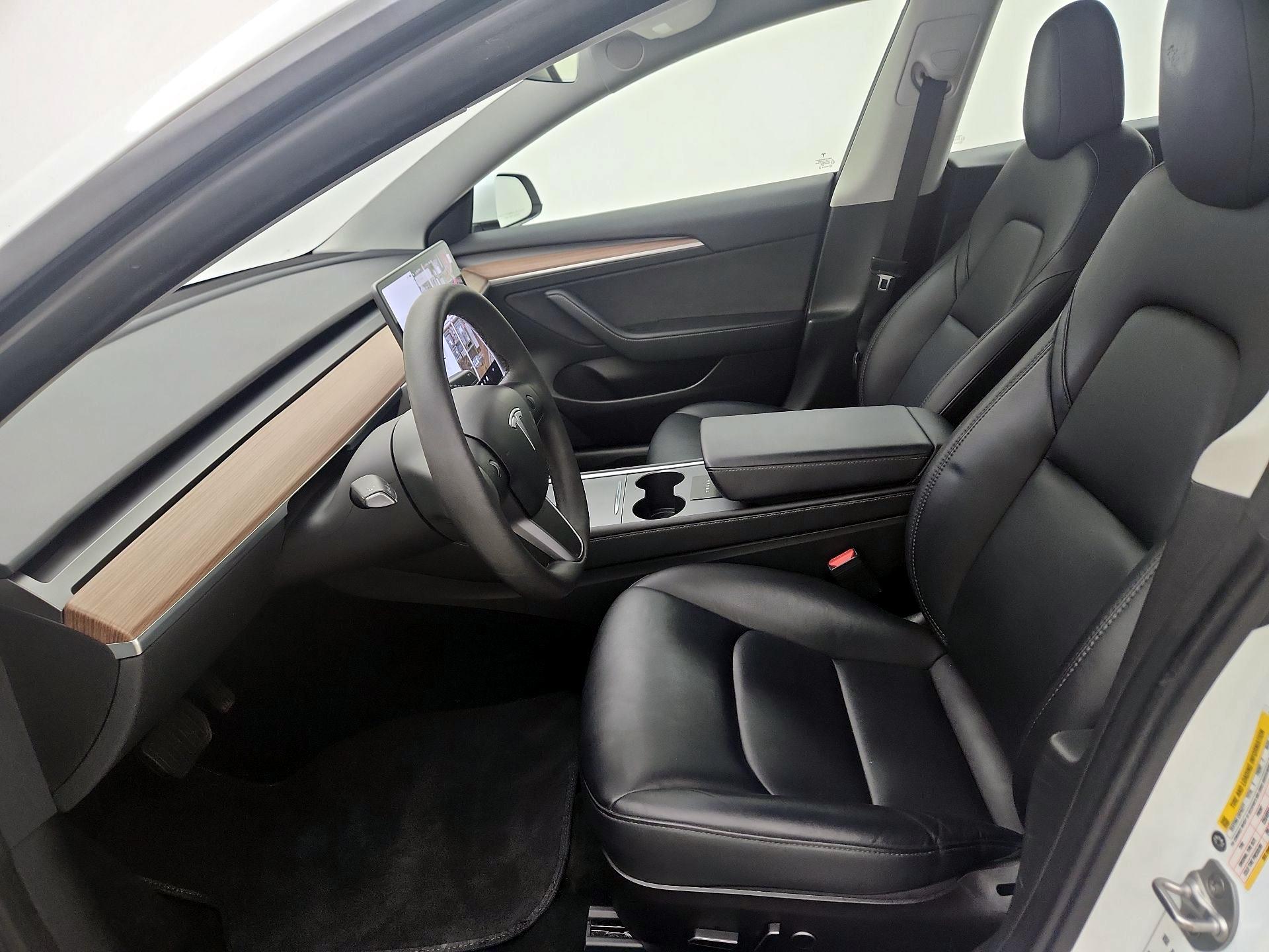 Thumbnail: 2023 Tesla Model 3 - 11