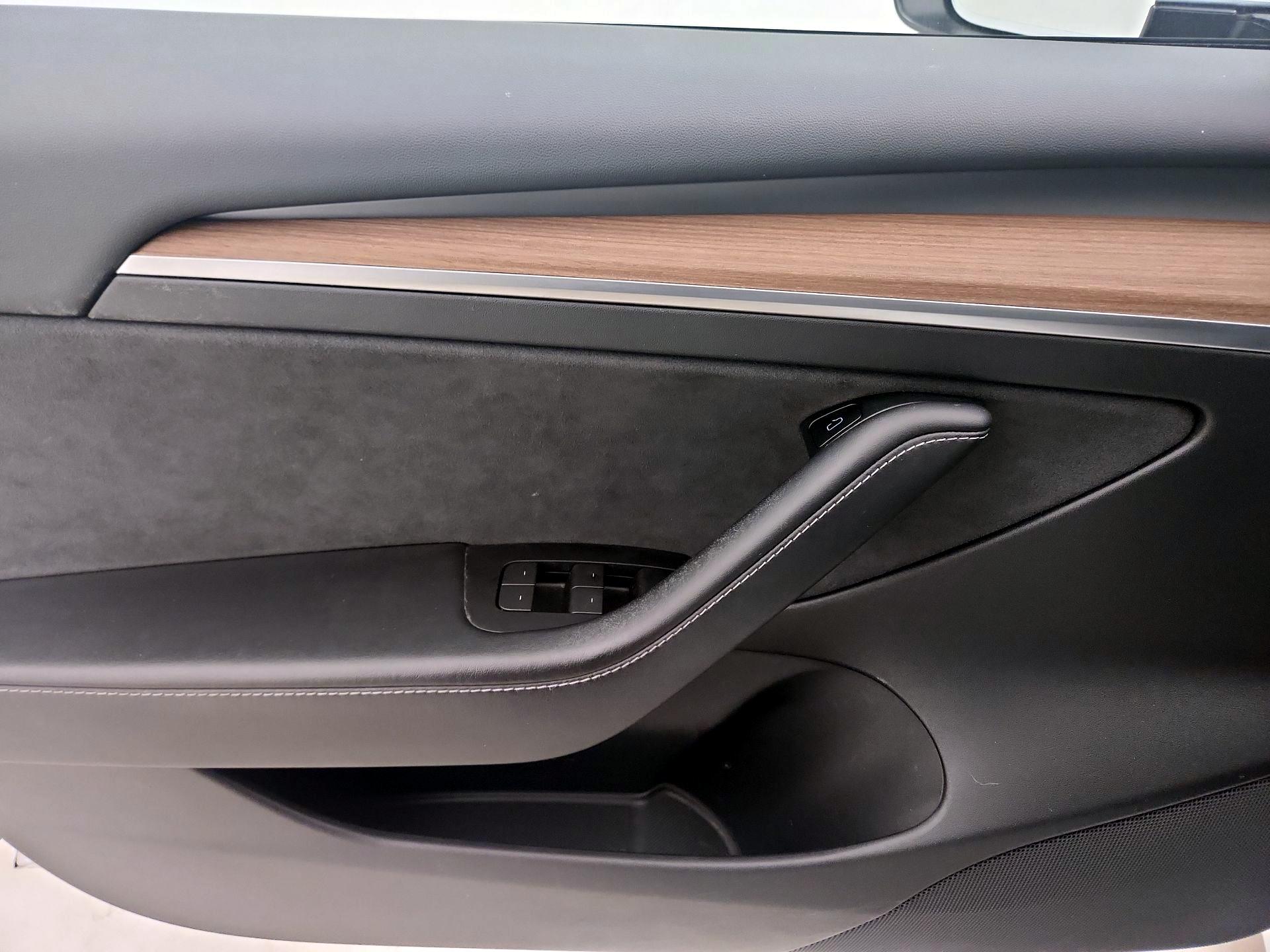 Thumbnail: 2023 Tesla Model 3 - 12