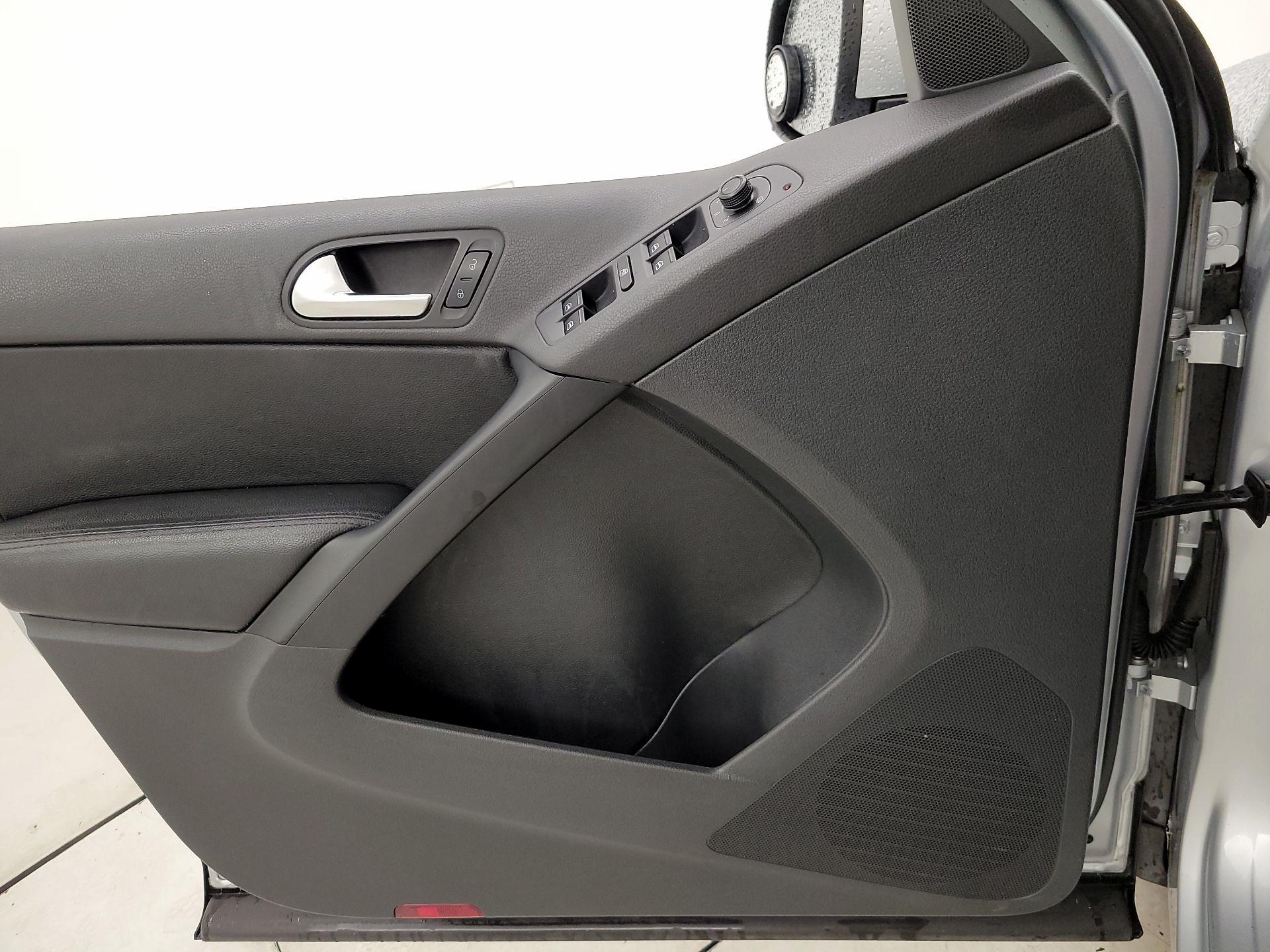 Thumbnail: 2017 Volkswagen Tiguan - 12