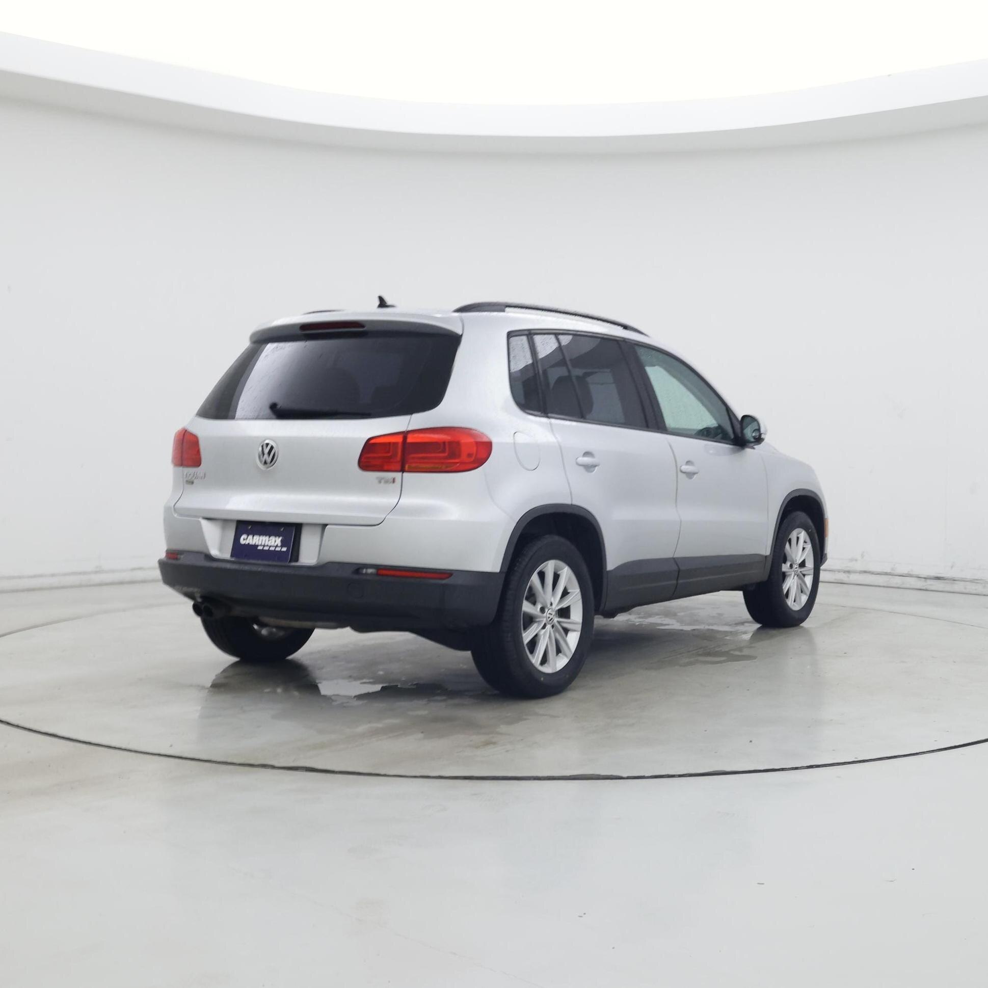 Thumbnail: 2017 Volkswagen Tiguan - 8