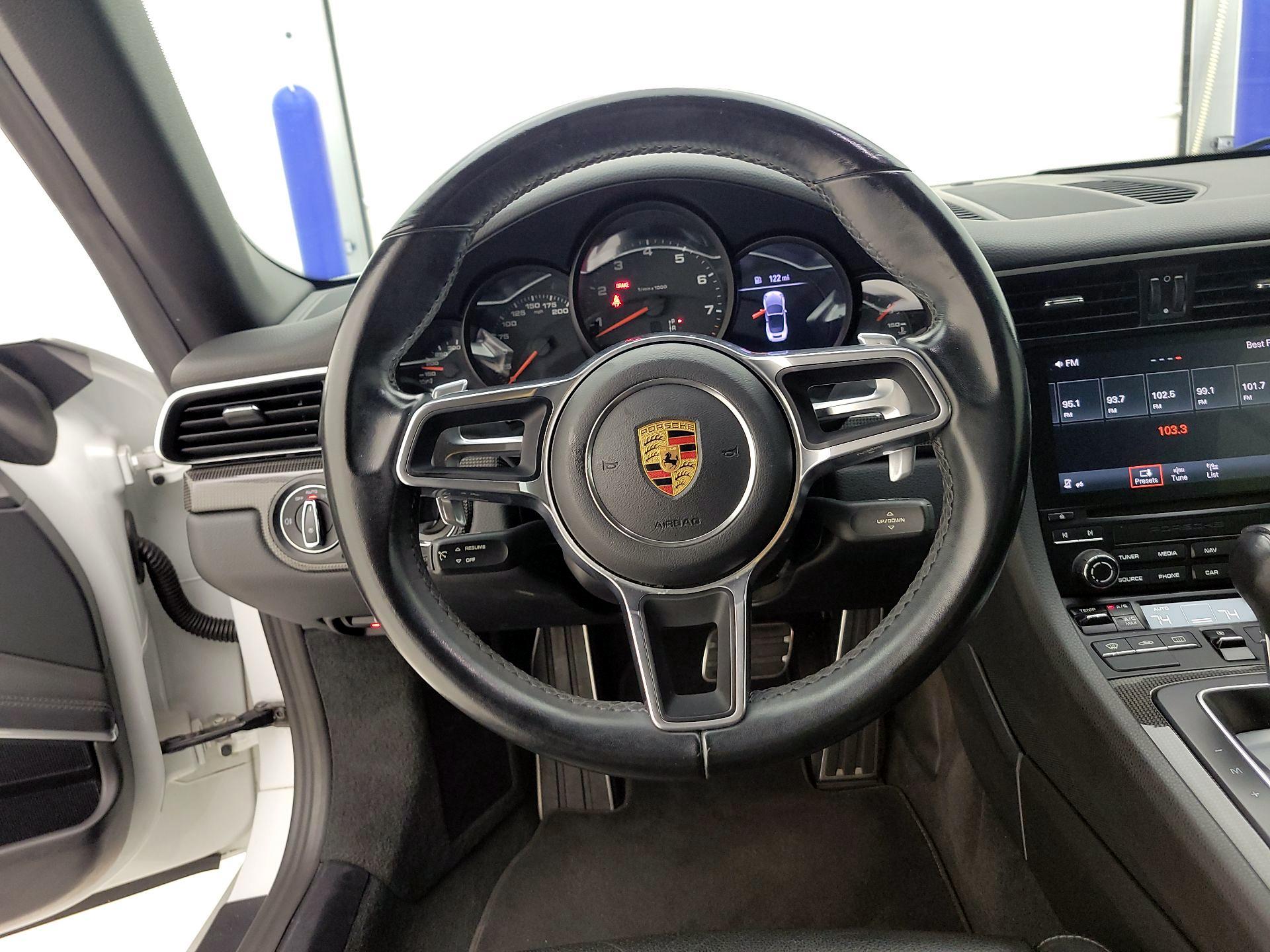 Thumbnail: 2017 Porsche 911 - 10