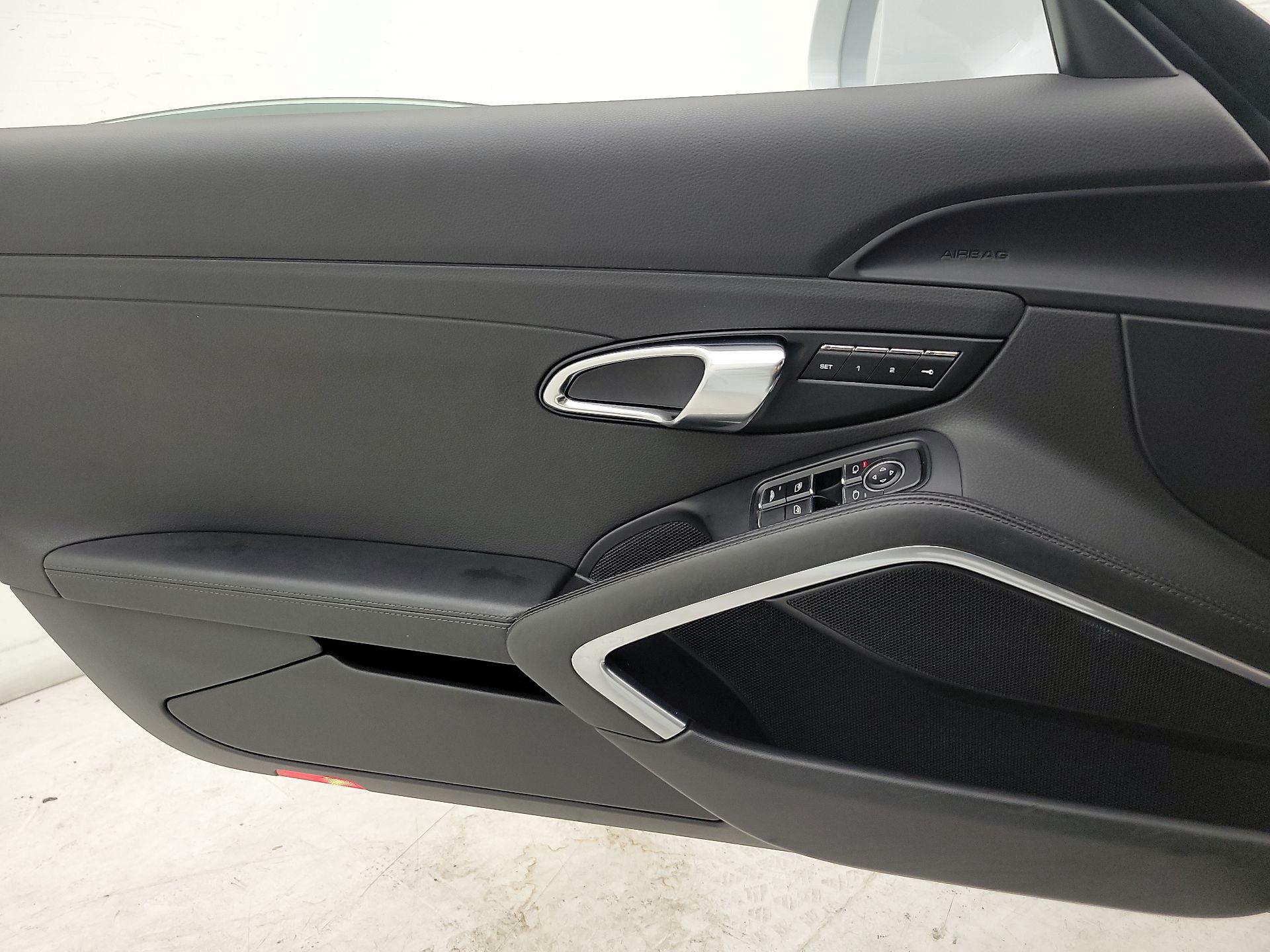 Thumbnail: 2017 Porsche 911 - 12