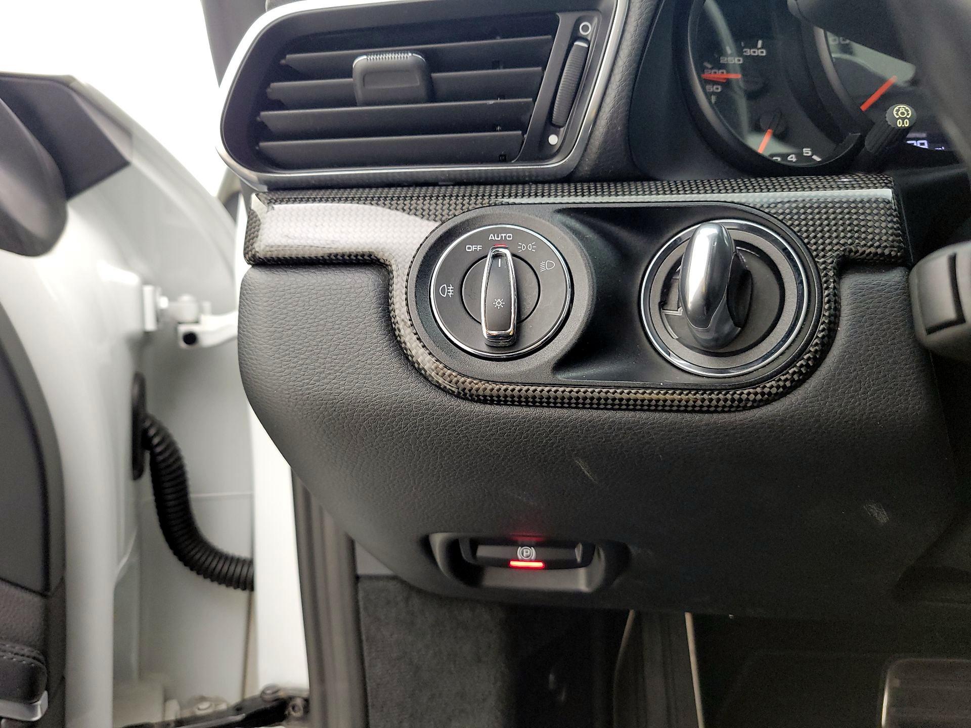 Thumbnail: 2017 Porsche 911 - 13