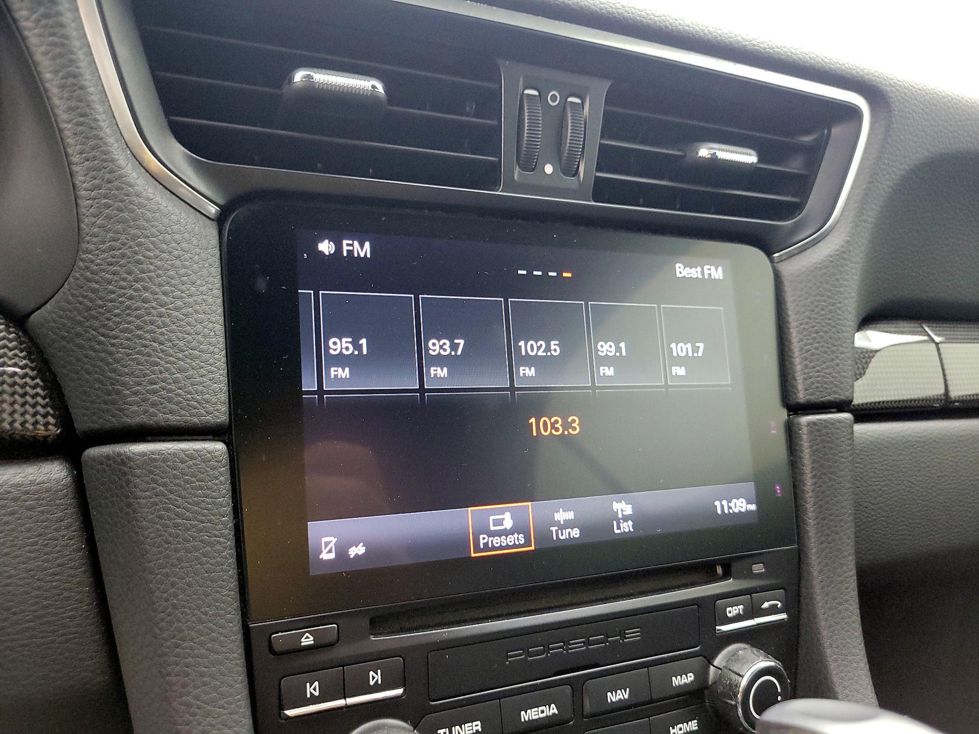 Thumbnail: 2017 Porsche 911 - 15