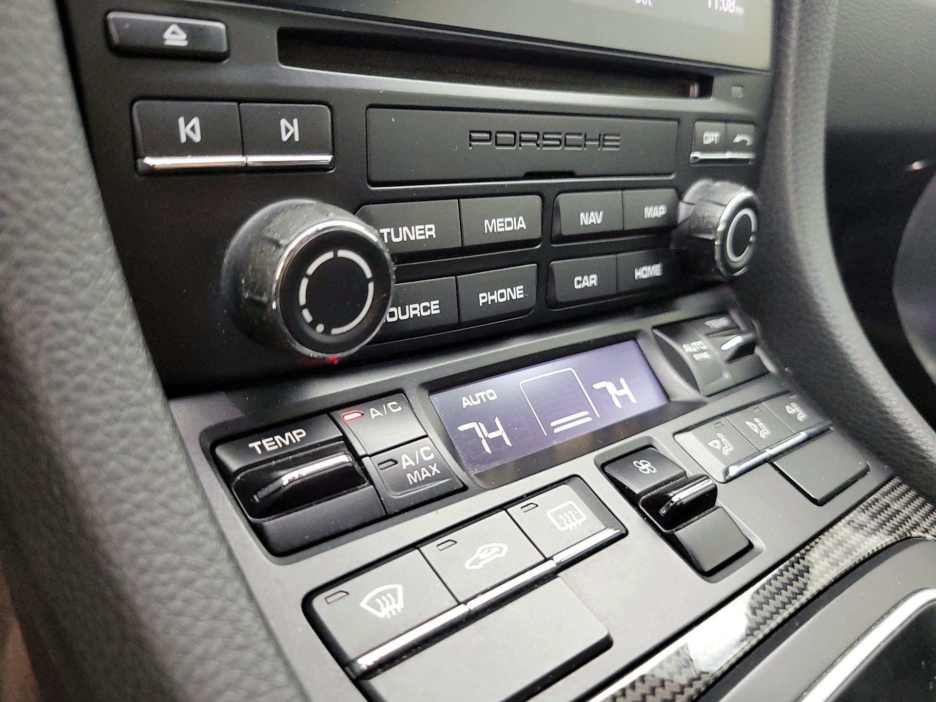 Thumbnail: 2017 Porsche 911 - 16