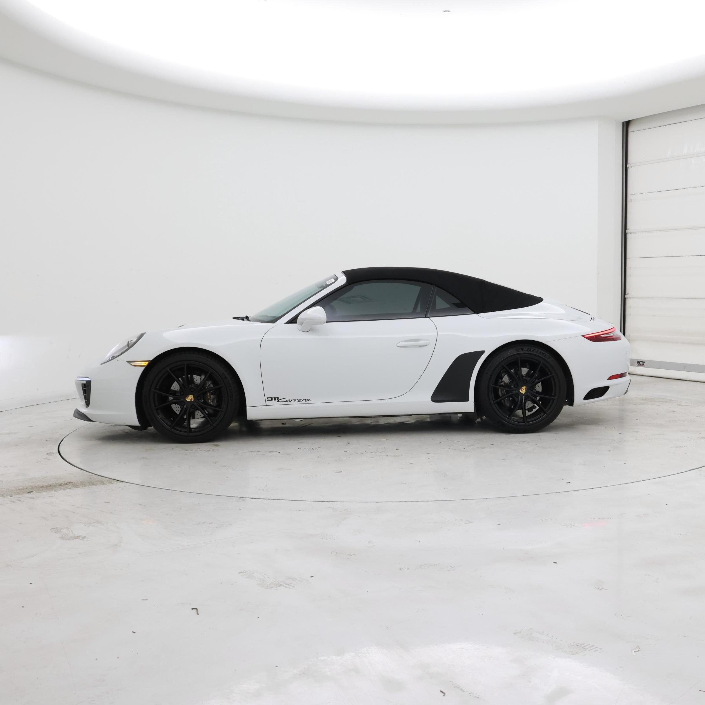 Thumbnail: 2017 Porsche 911 - 3