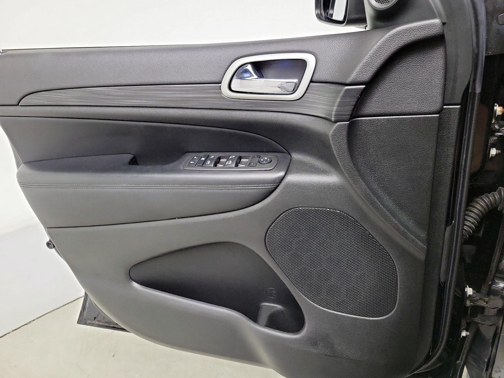 Thumbnail: 2022 Jeep Grand Cherokee - 12