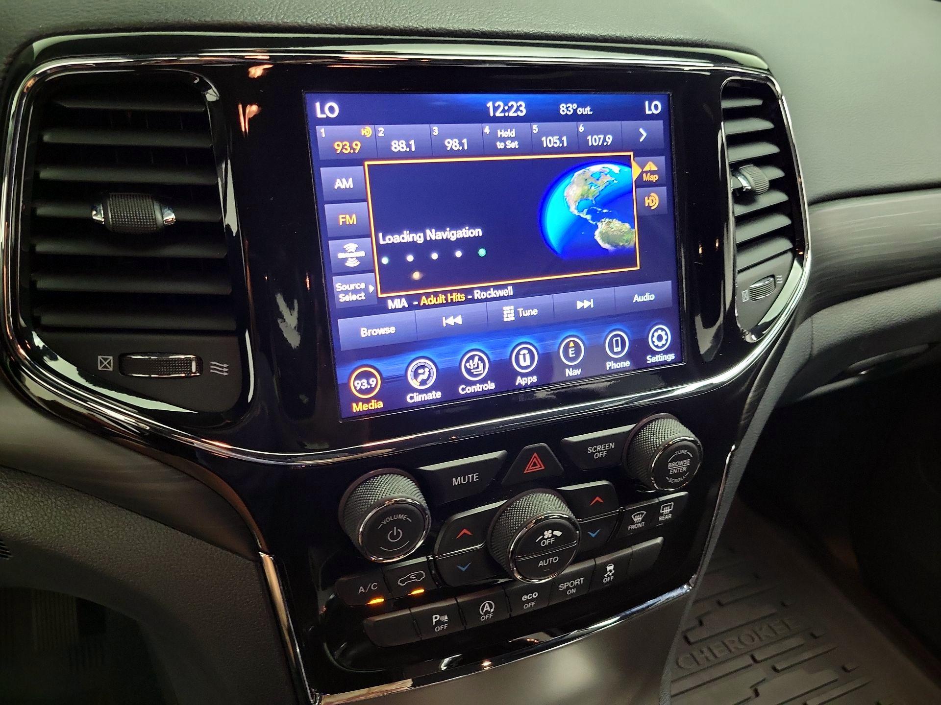 Thumbnail: 2022 Jeep Grand Cherokee - 16