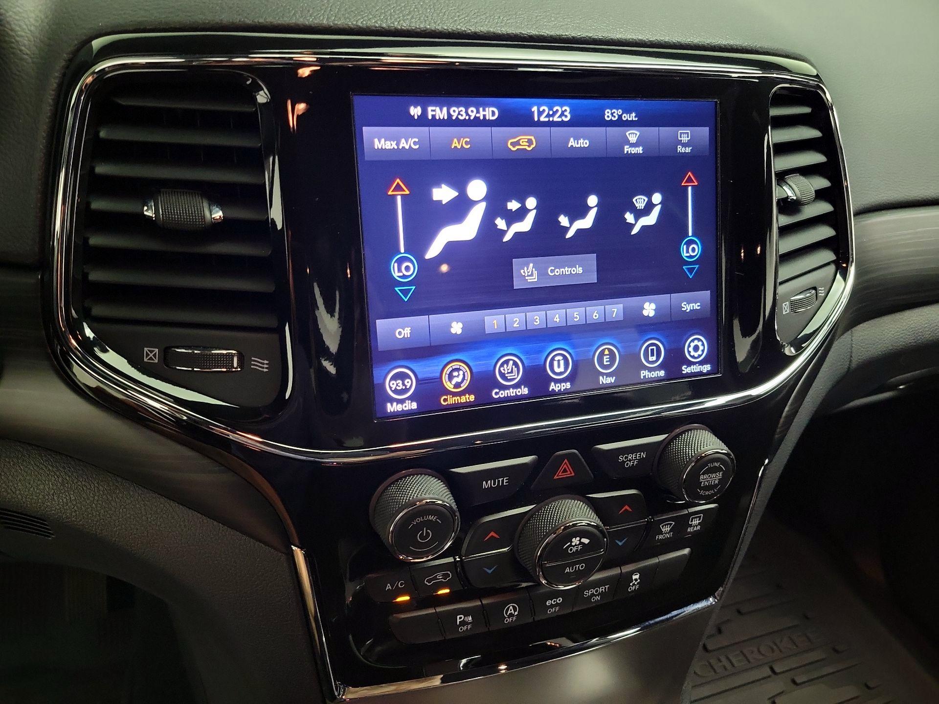 Thumbnail: 2022 Jeep Grand Cherokee - 17