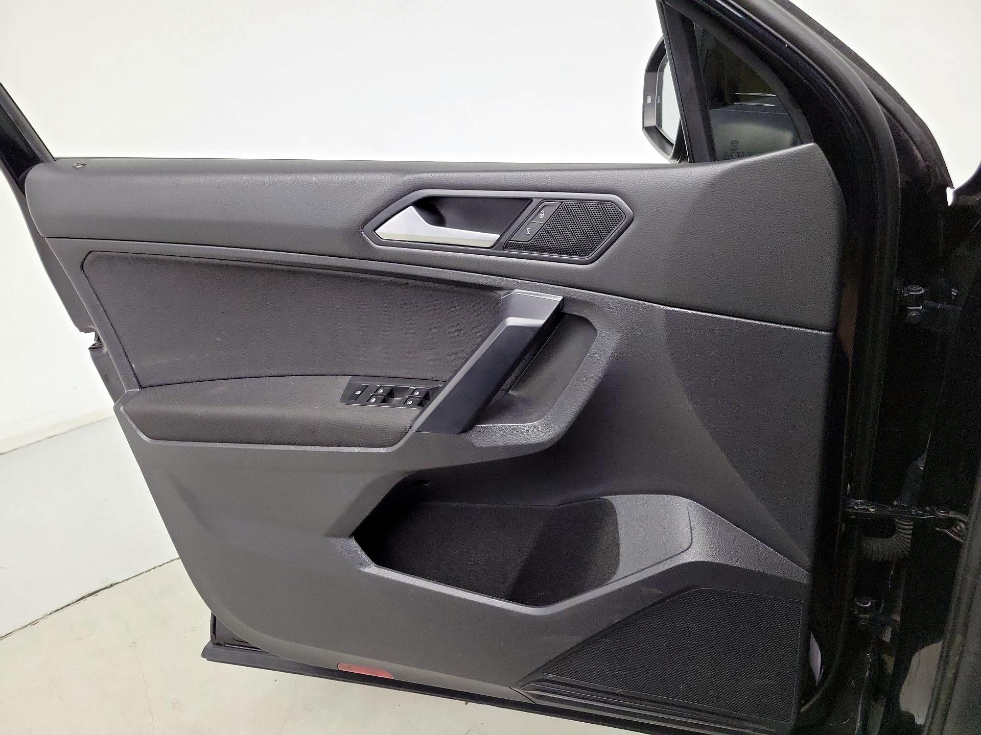 Thumbnail: 2021 Volkswagen Tiguan - 12