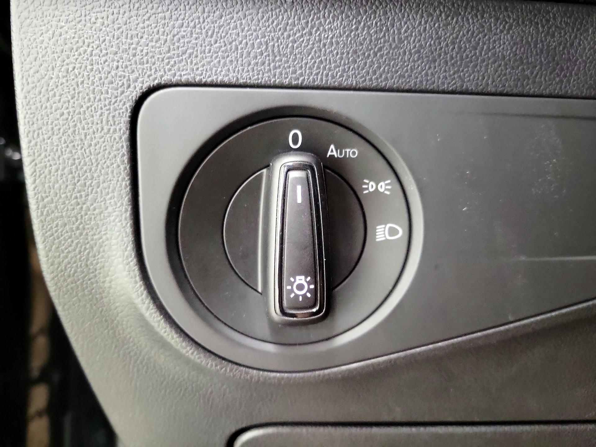 Thumbnail: 2021 Volkswagen Tiguan - 13