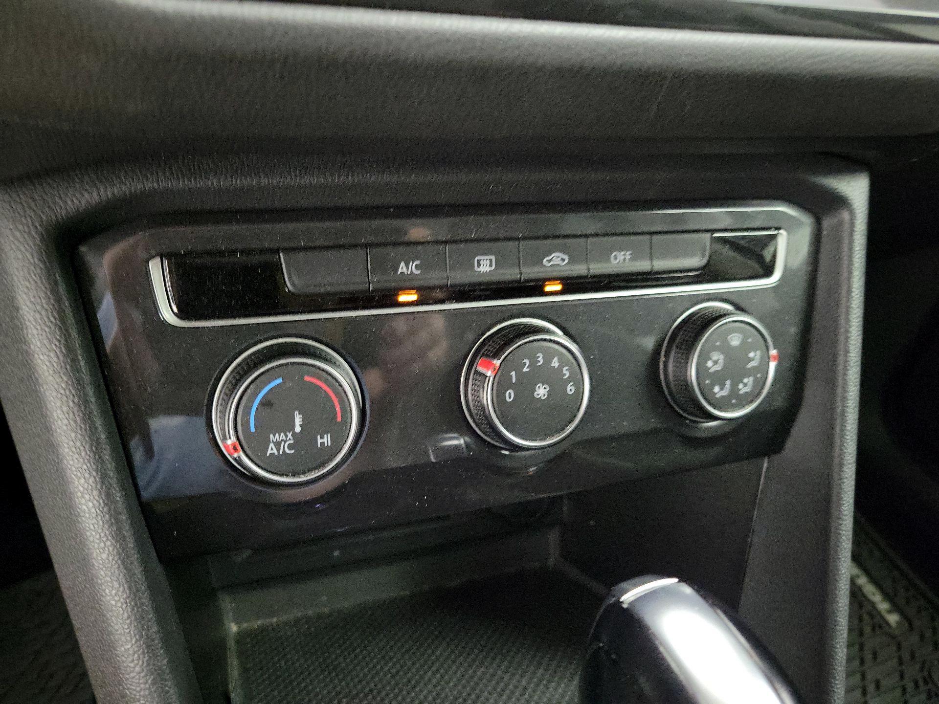 Thumbnail: 2021 Volkswagen Tiguan - 17