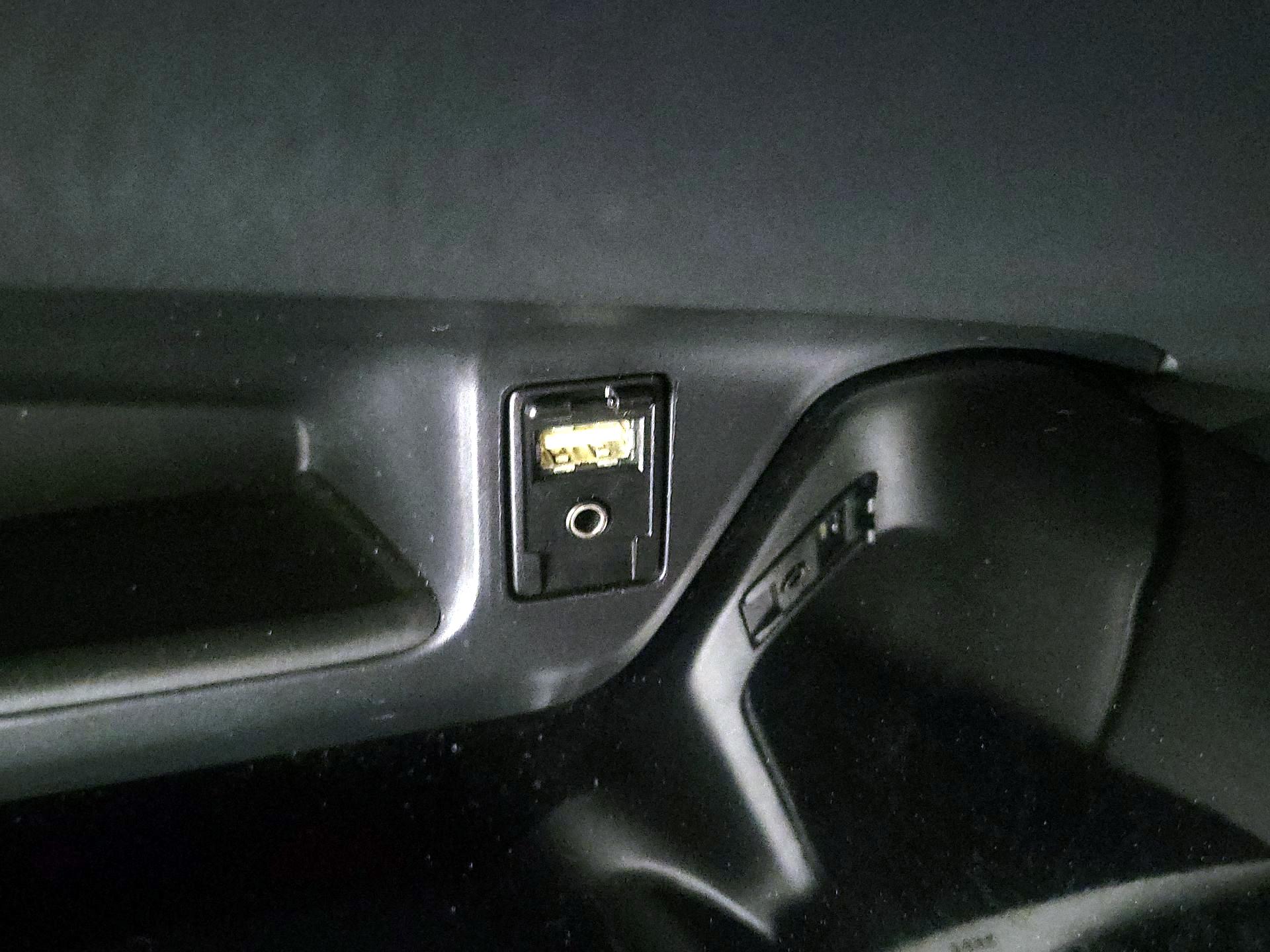 Thumbnail: 2019 Toyota C-HR - 18