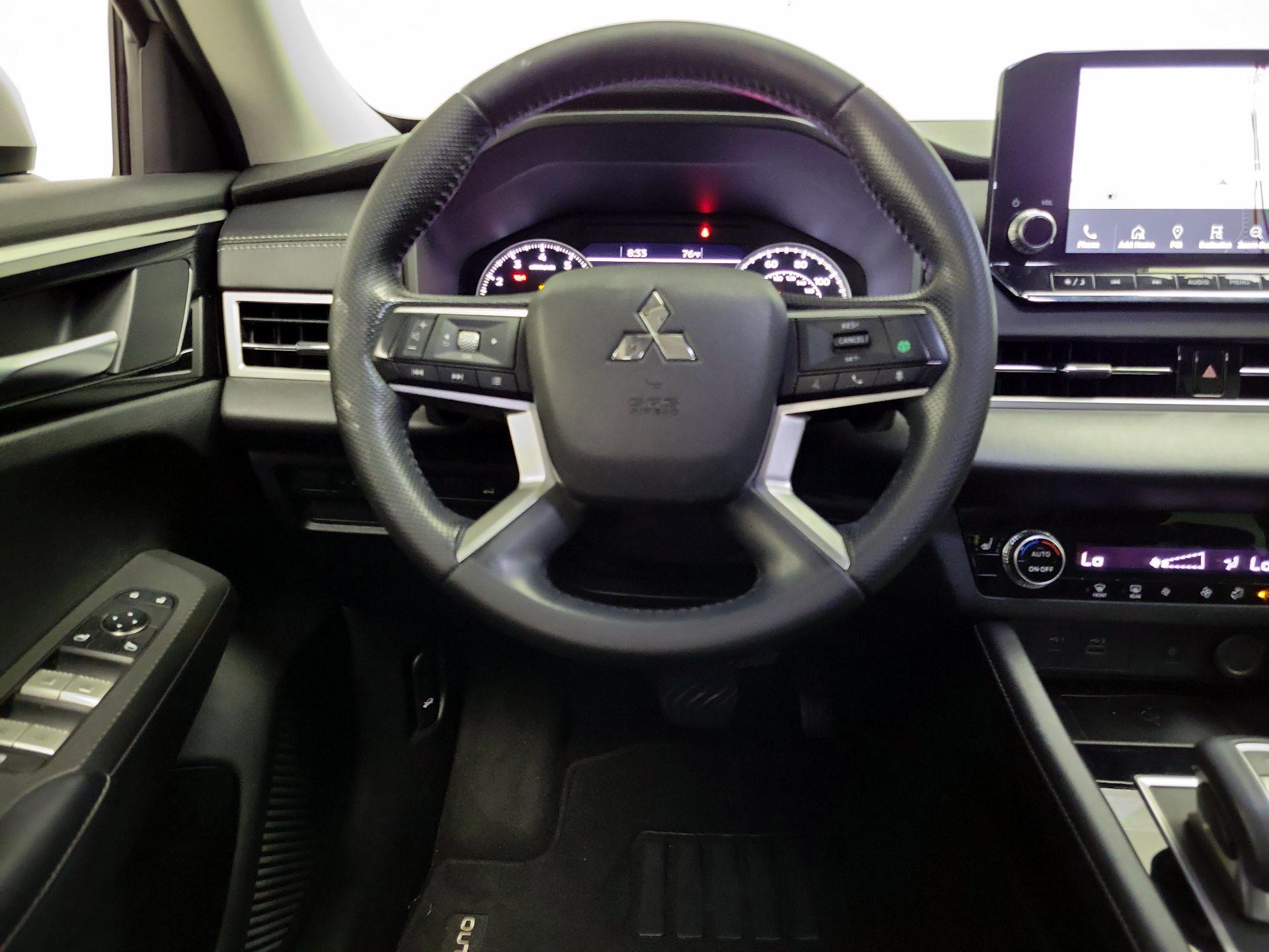 Thumbnail: 2022 Mitsubishi Outlander - 10