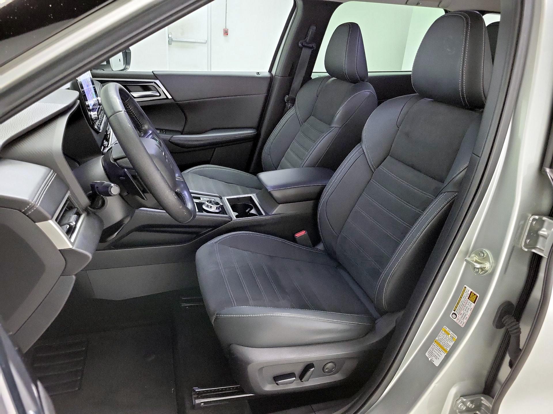 Thumbnail: 2022 Mitsubishi Outlander - 11