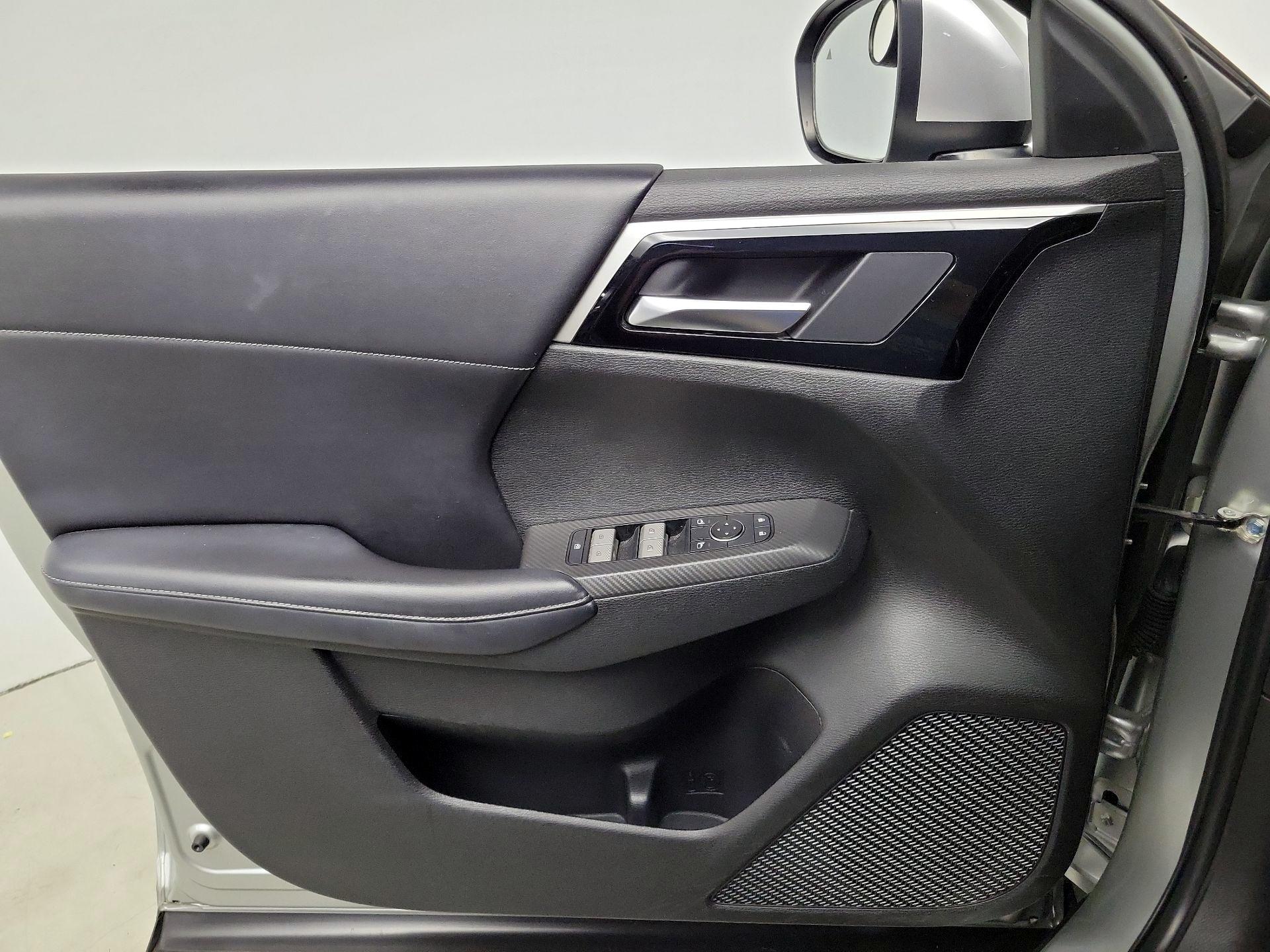 Thumbnail: 2022 Mitsubishi Outlander - 12