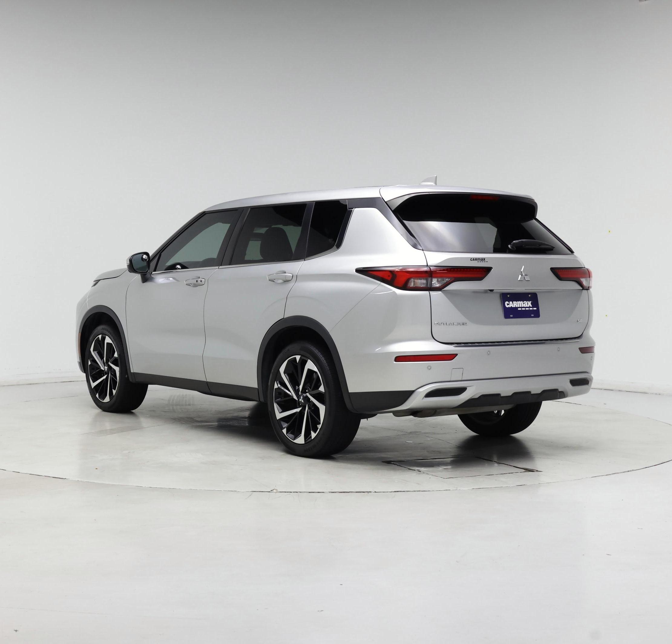 Thumbnail: 2022 Mitsubishi Outlander - 2