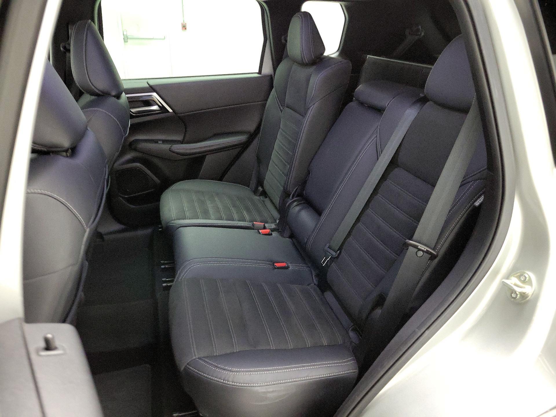 Thumbnail: 2022 Mitsubishi Outlander - 20