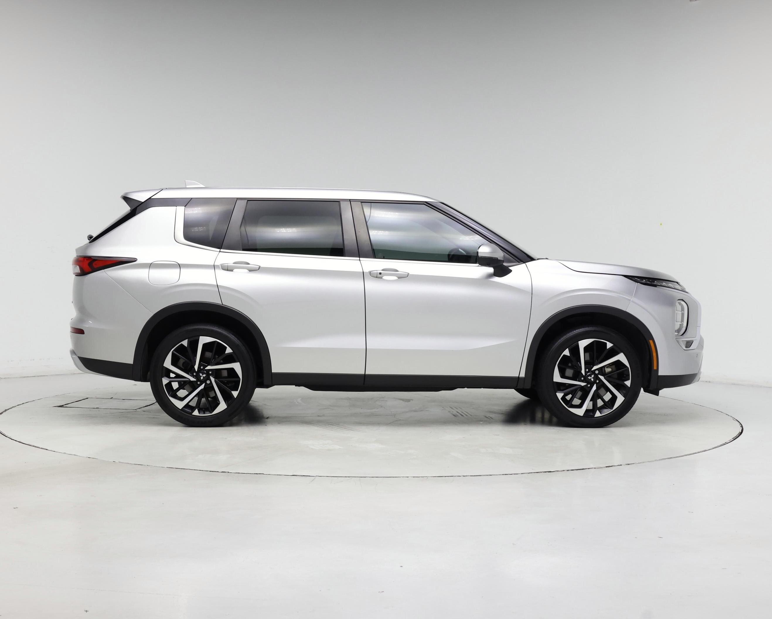 Thumbnail: 2022 Mitsubishi Outlander - 7