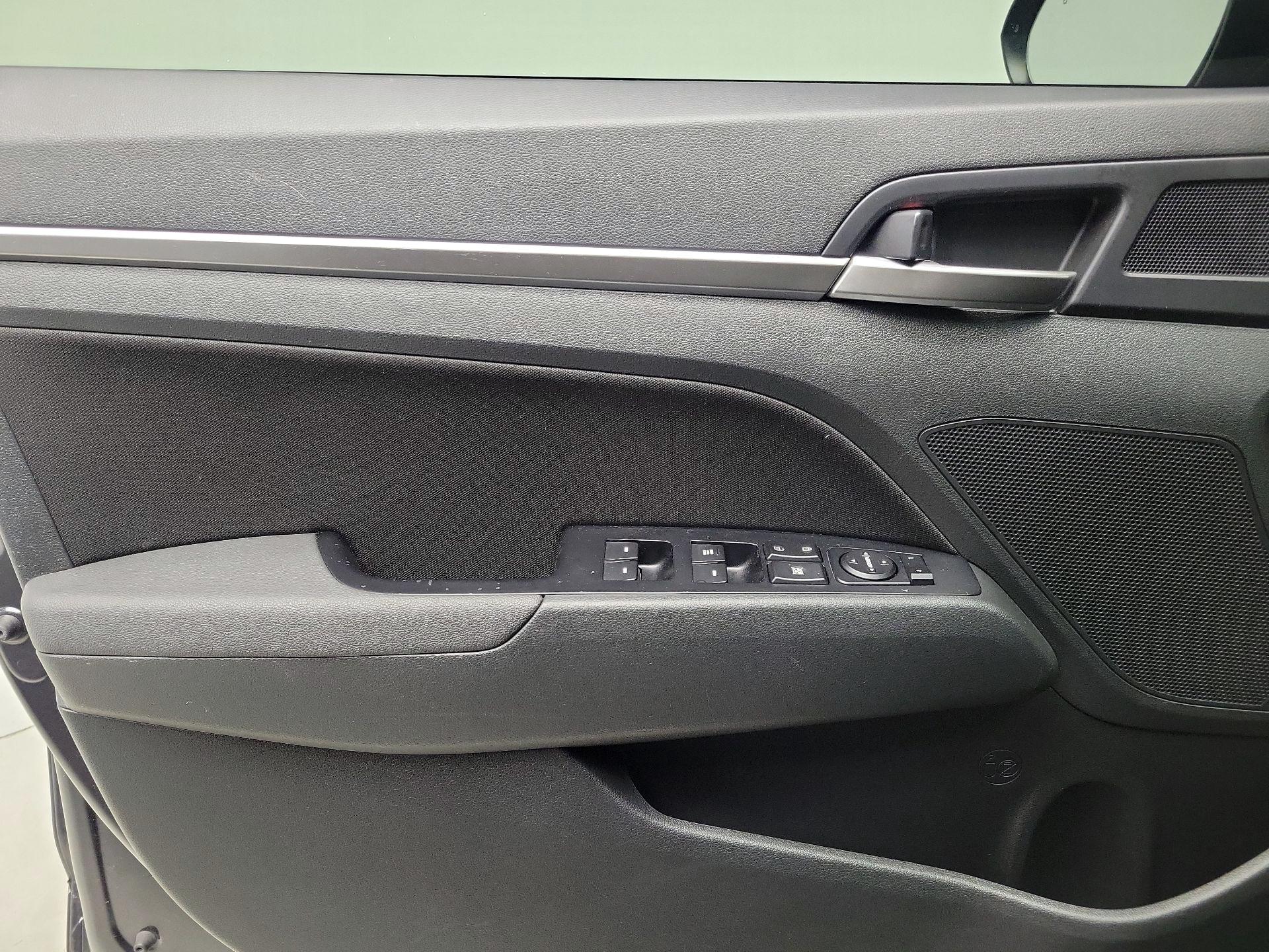 Thumbnail: 2020 Hyundai Elantra - 12