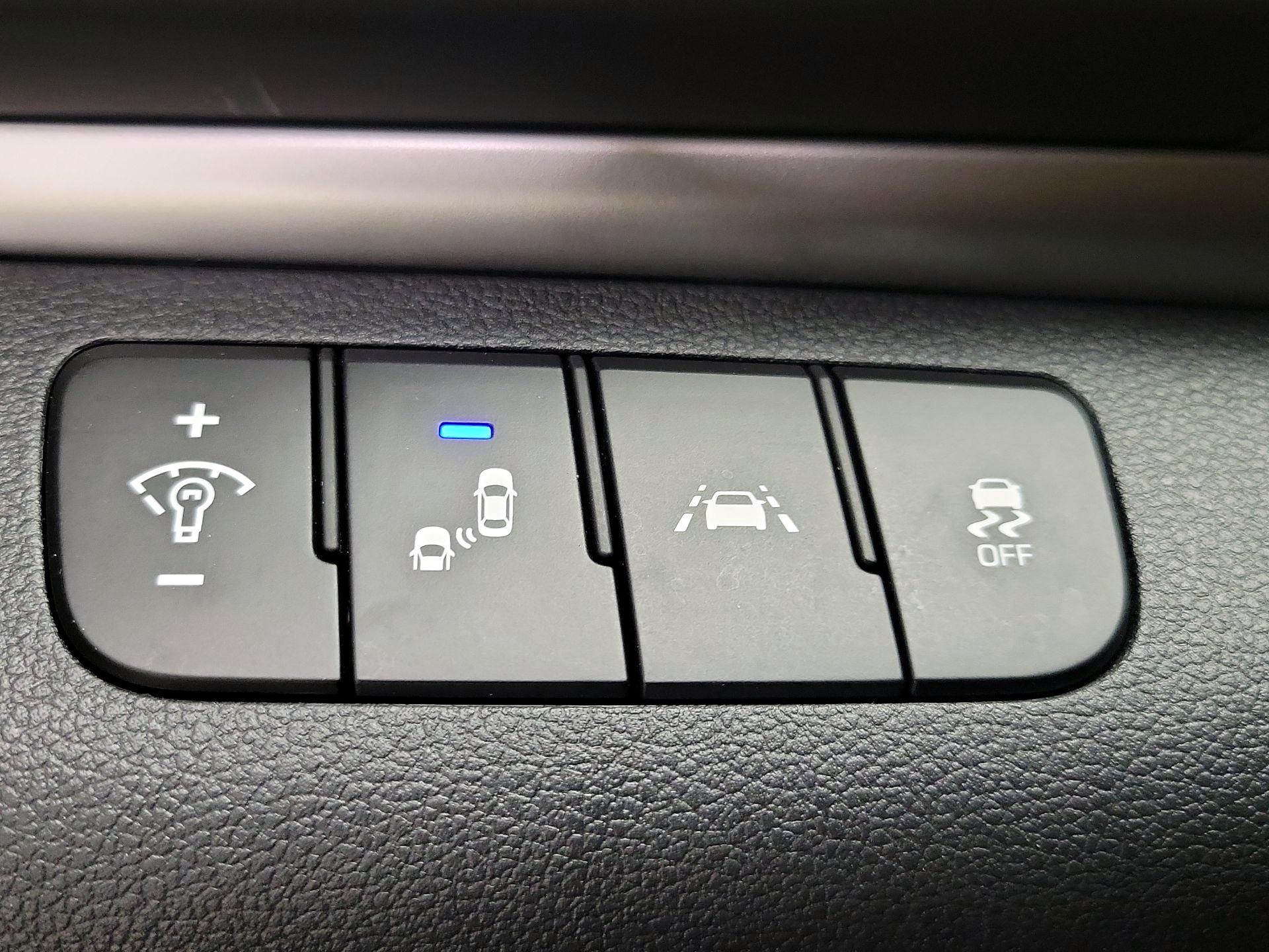 Thumbnail: 2020 Hyundai Elantra - 13