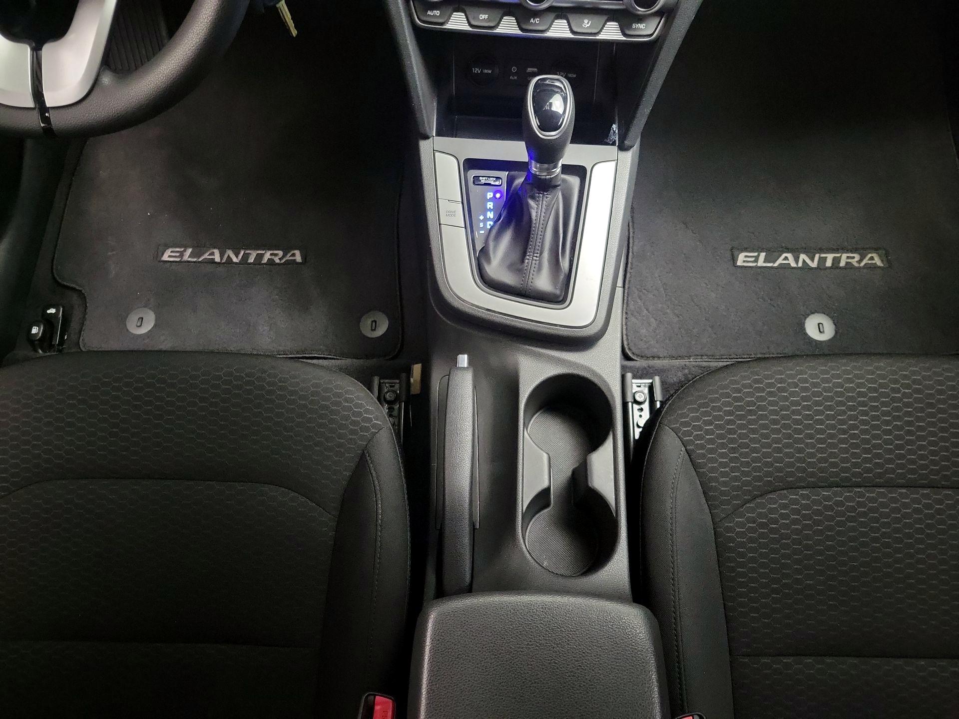 Thumbnail: 2020 Hyundai Elantra - 17