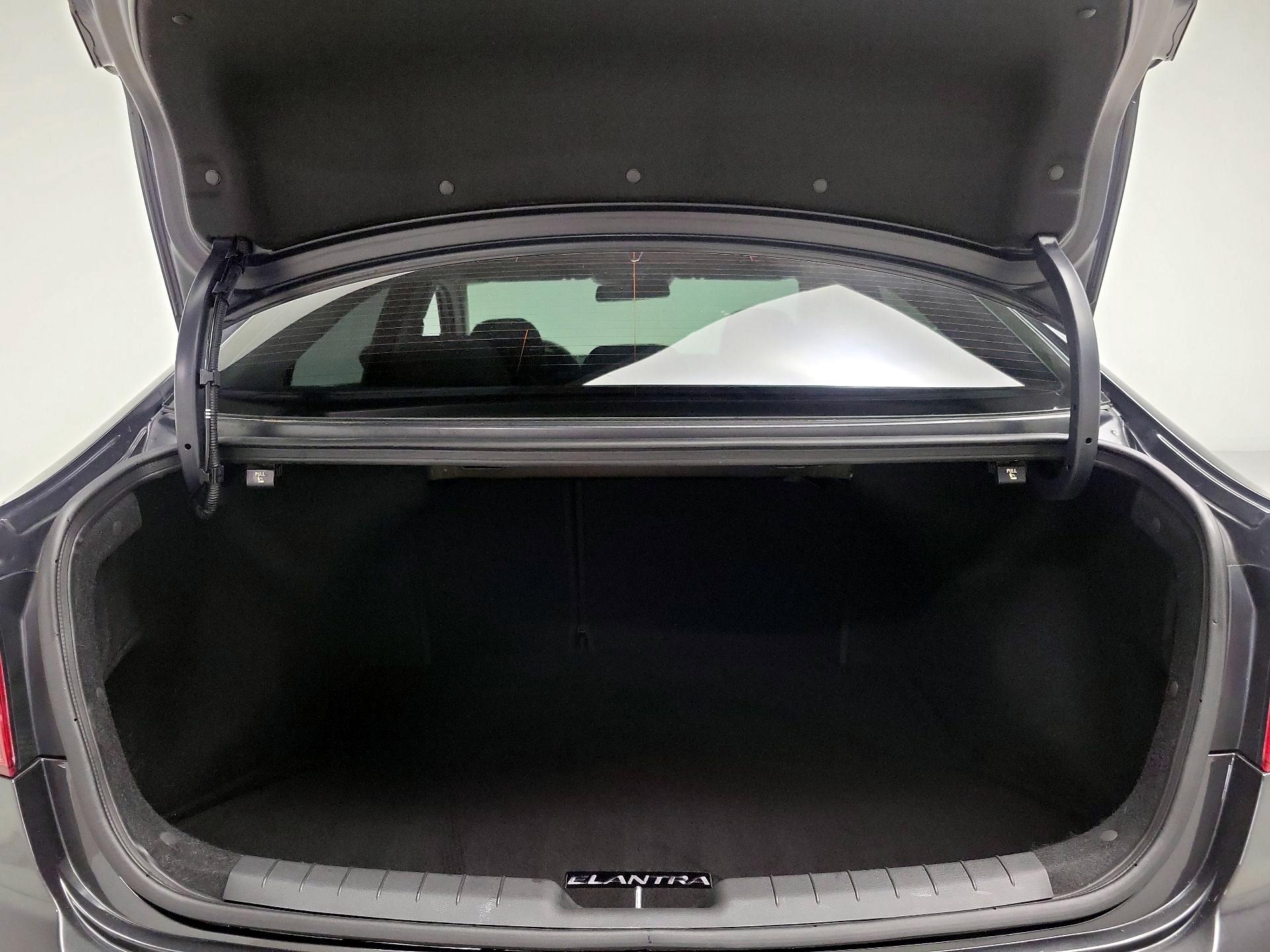 Thumbnail: 2020 Hyundai Elantra - 20