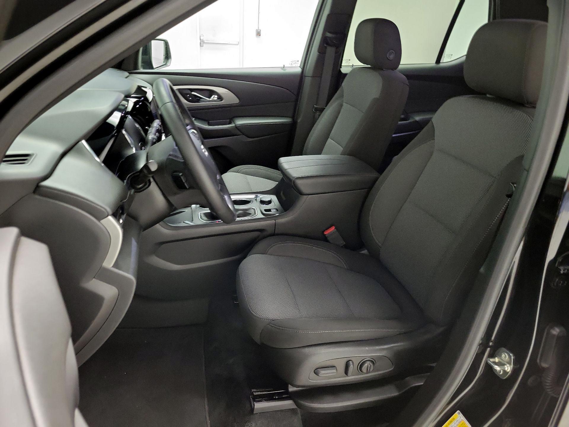 Thumbnail: 2023 Chevrolet Traverse - 11