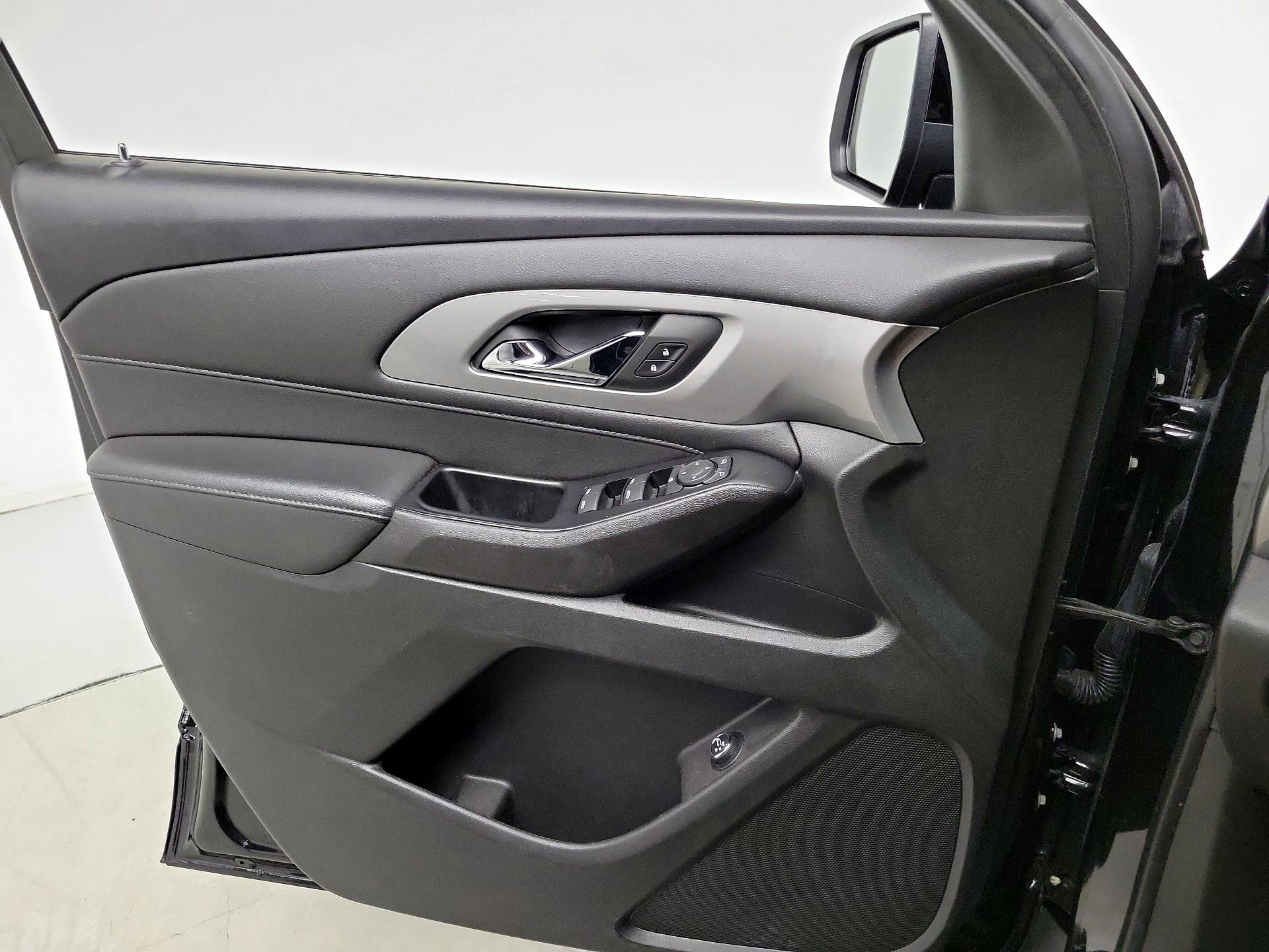 Thumbnail: 2023 Chevrolet Traverse - 12