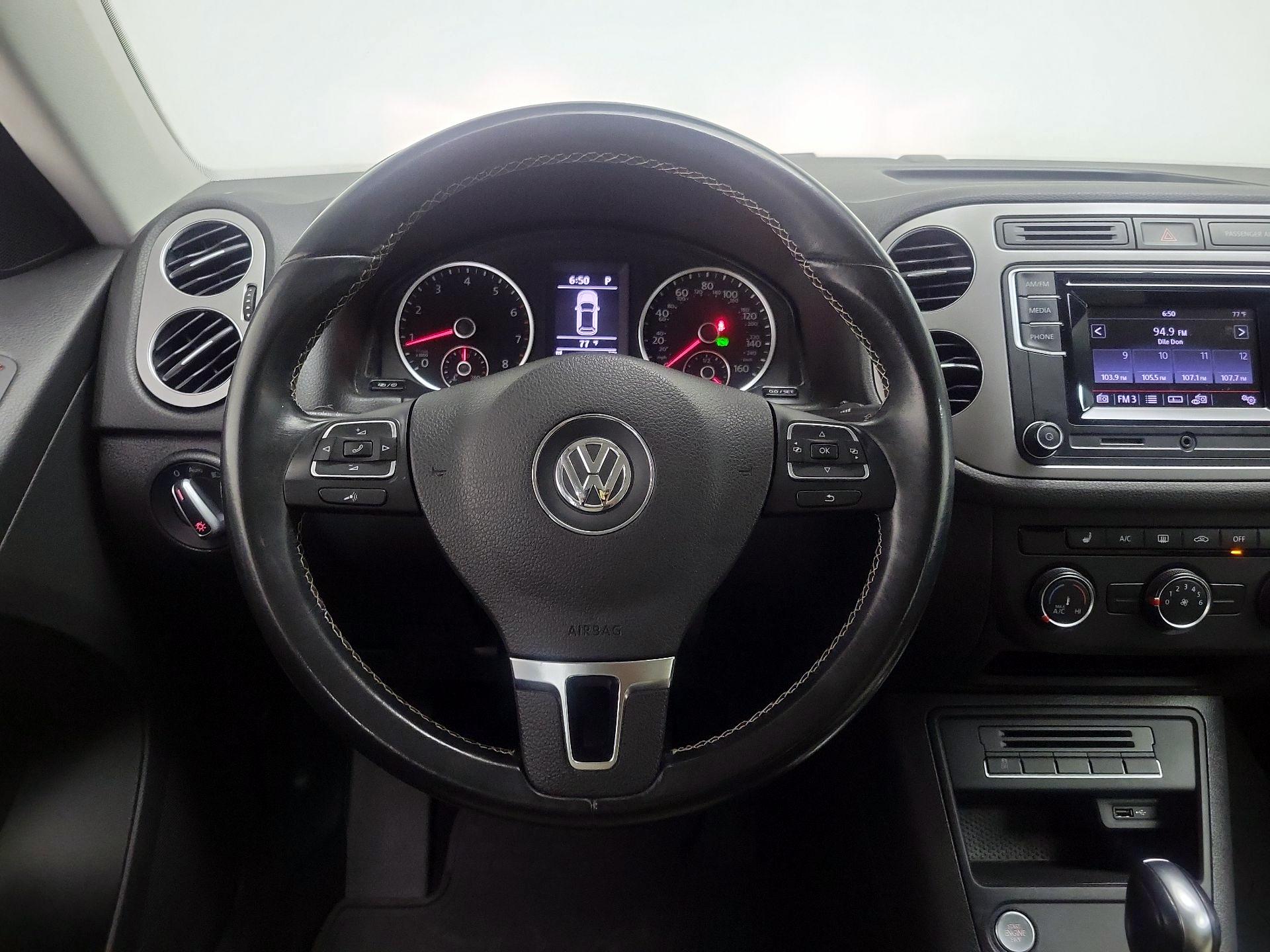 Thumbnail: 2016 Volkswagen Tiguan - 10