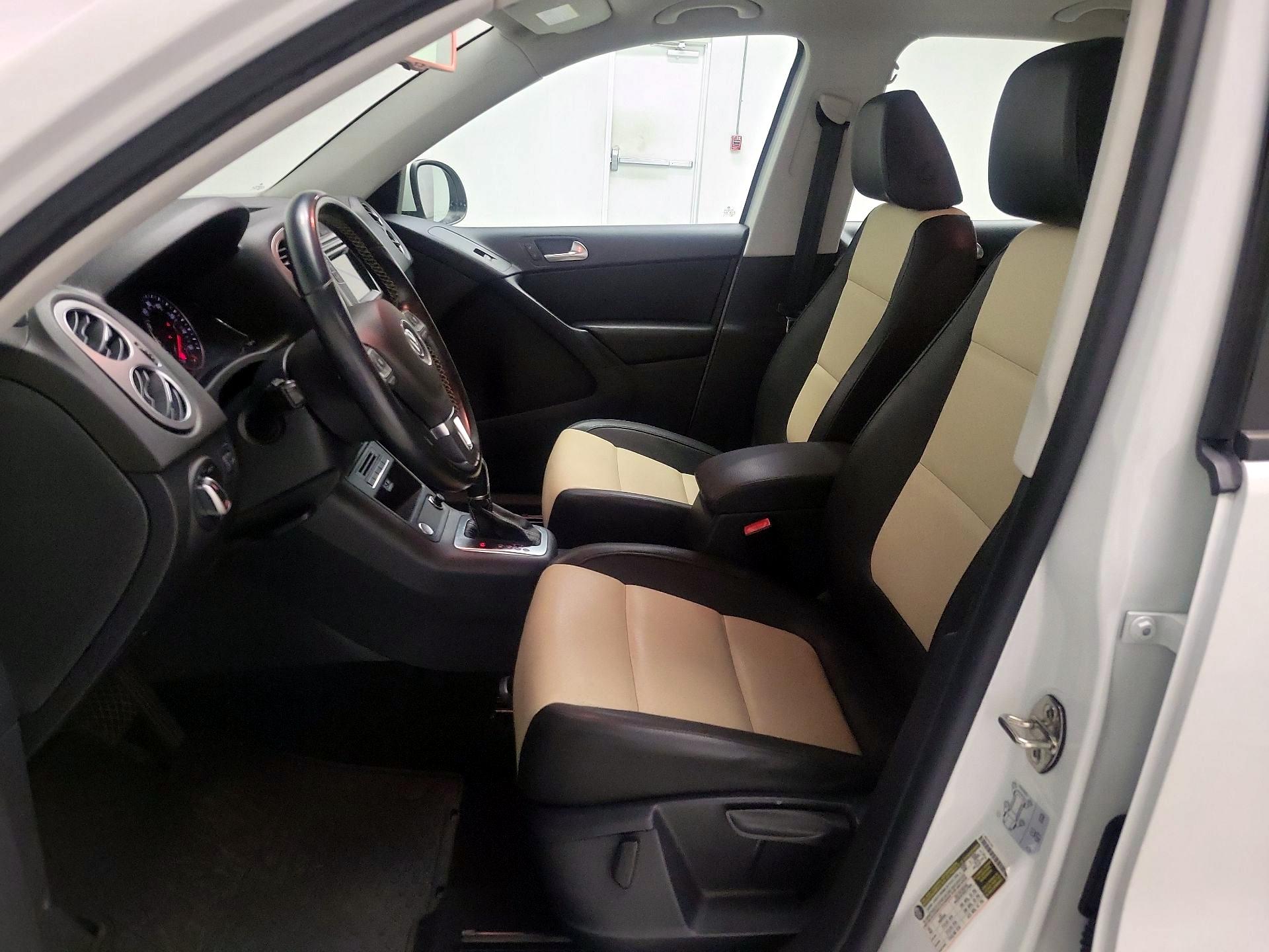 Thumbnail: 2016 Volkswagen Tiguan - 11