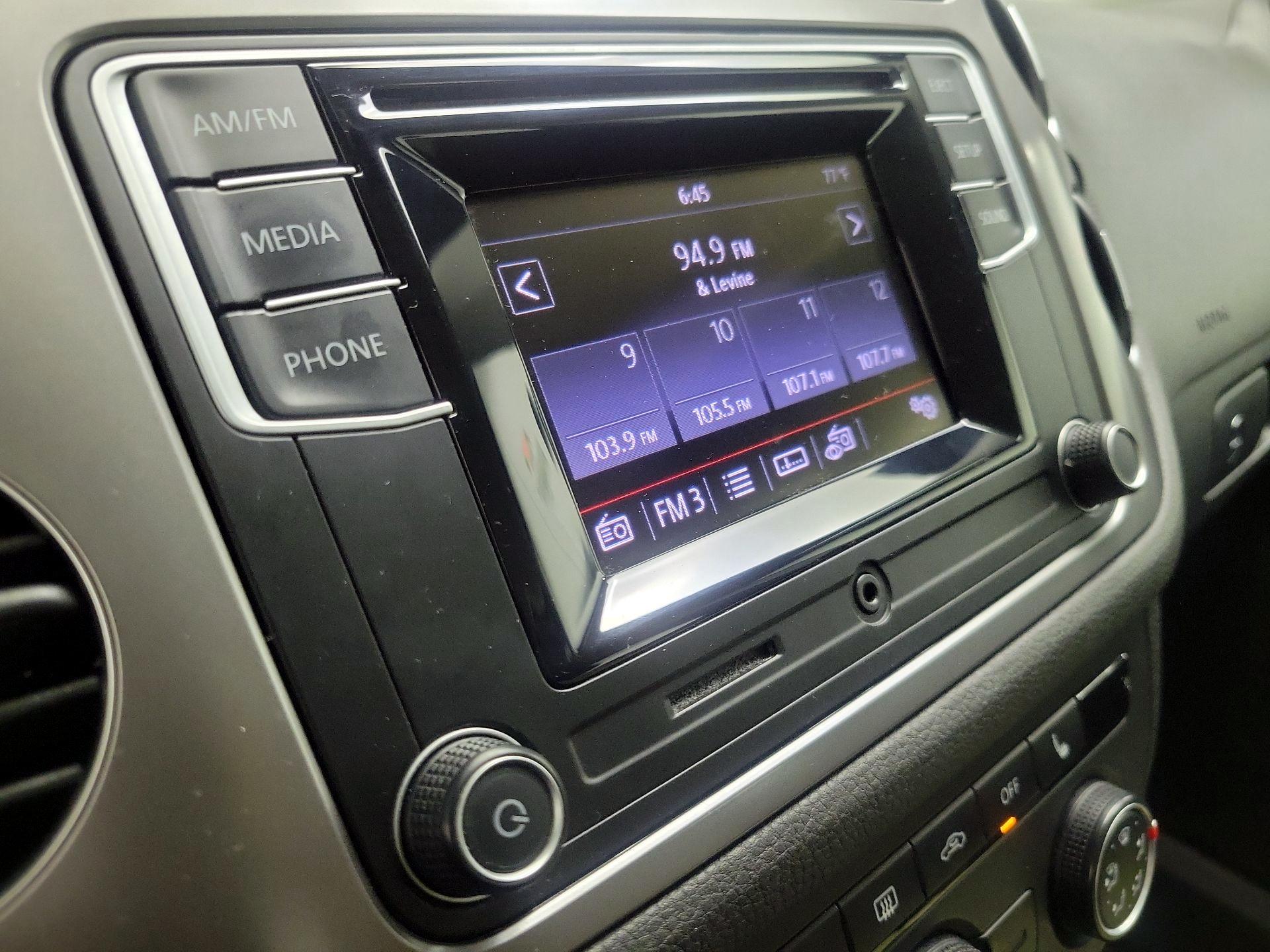 Thumbnail: 2016 Volkswagen Tiguan - 15