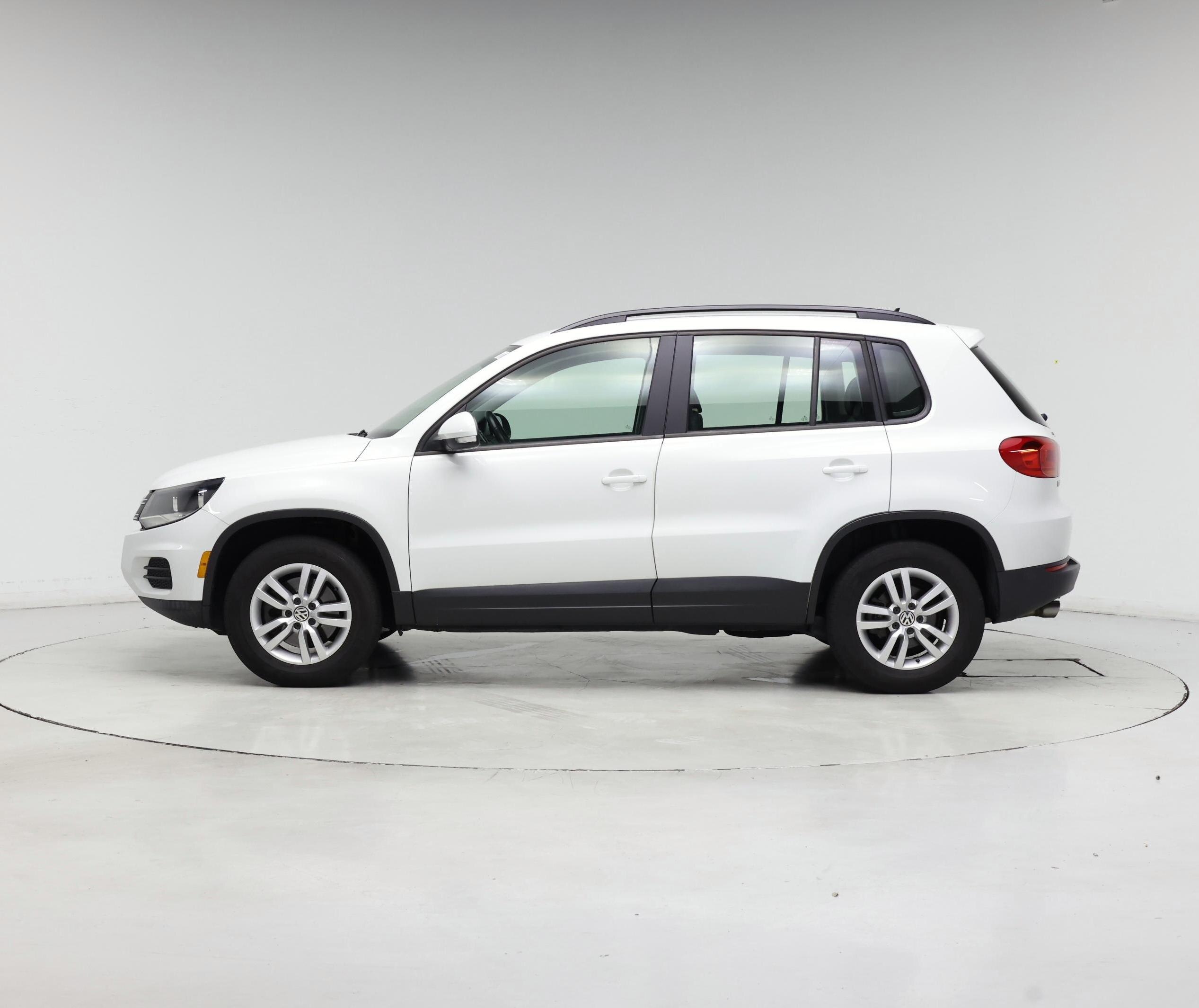 Thumbnail: 2016 Volkswagen Tiguan - 3