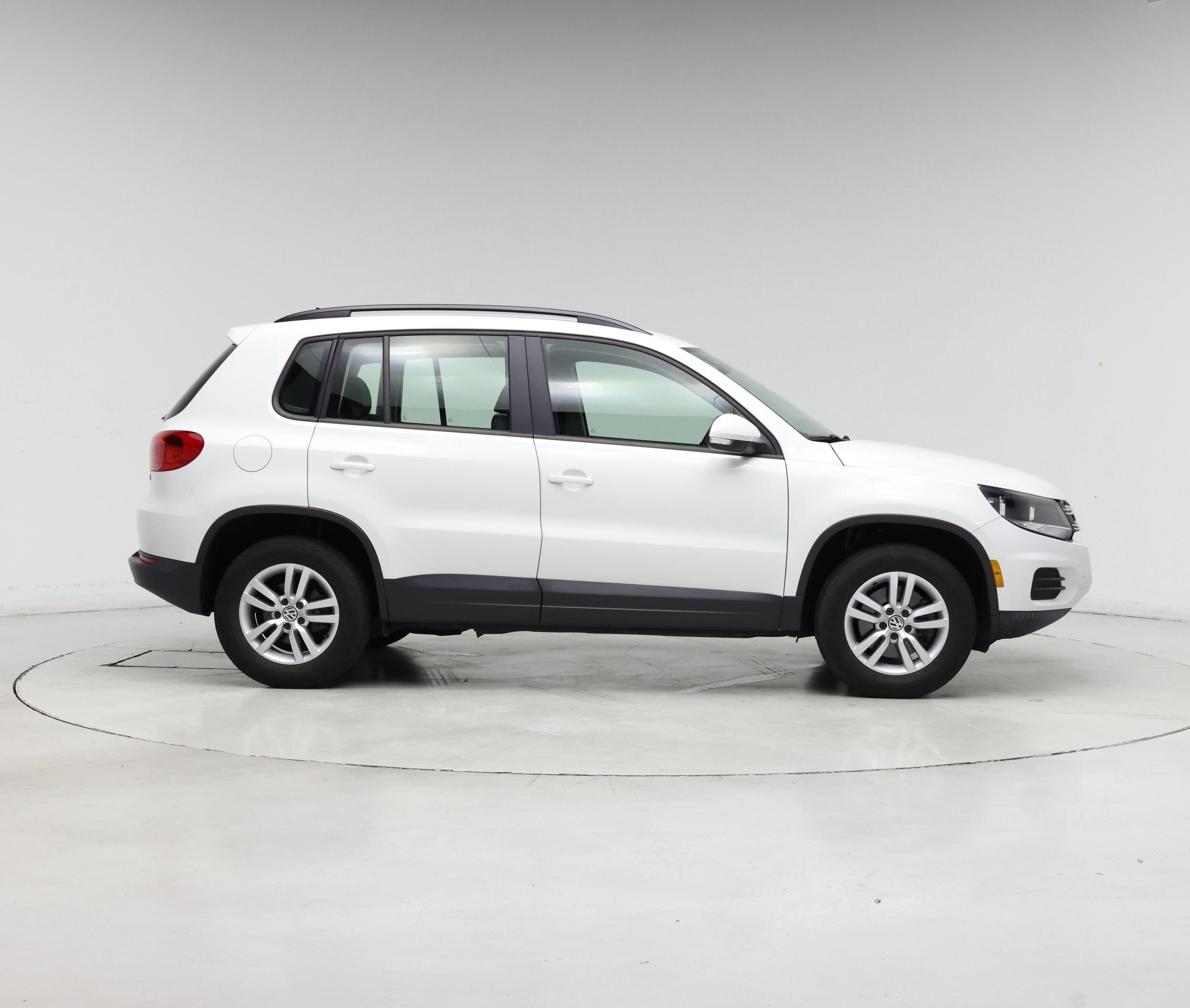 Thumbnail: 2016 Volkswagen Tiguan - 7