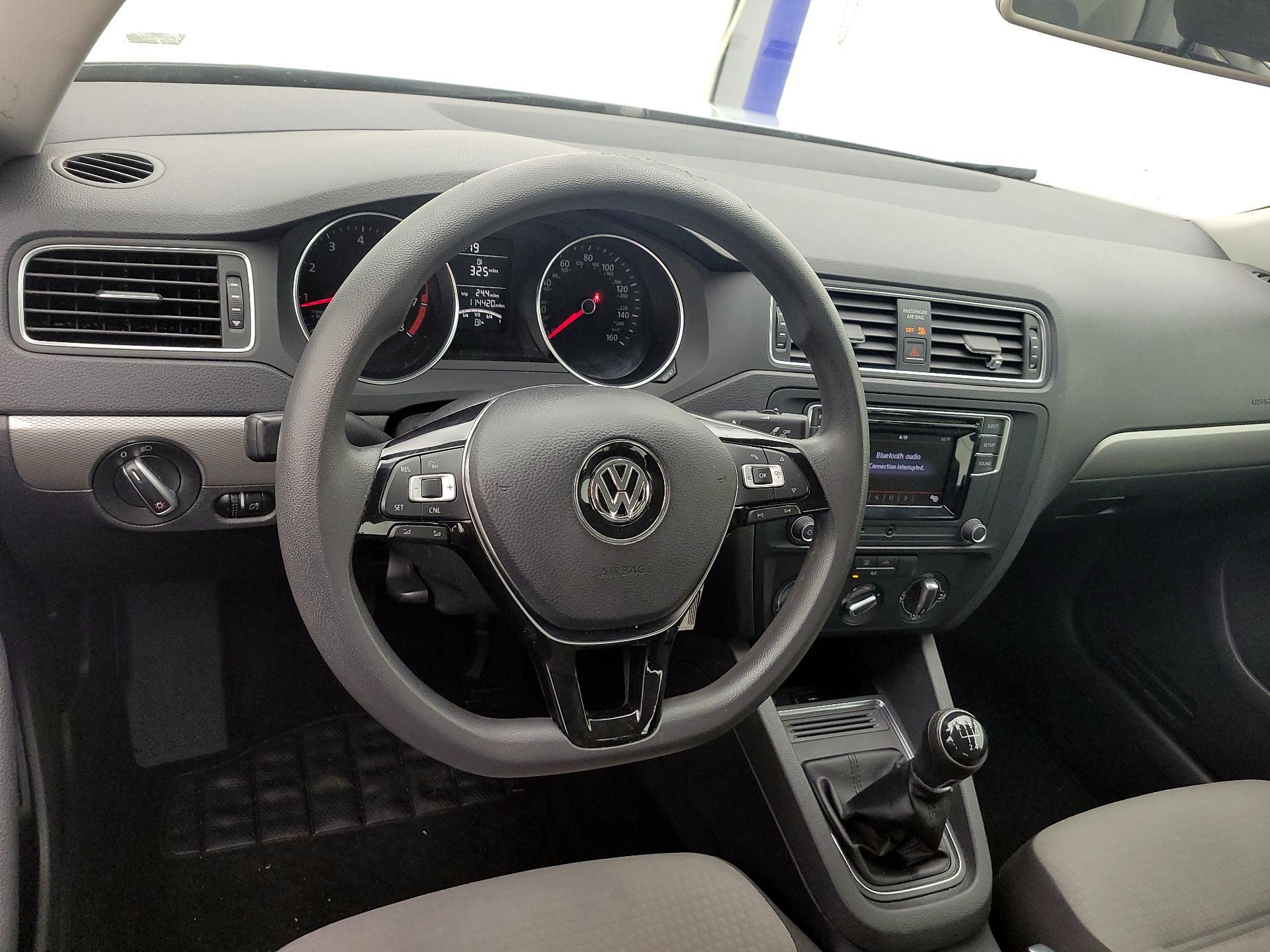 Thumbnail: 2017 Volkswagen Jetta - 9