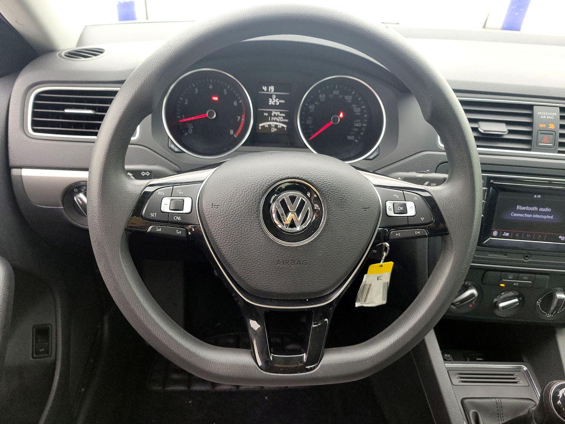 Thumbnail: 2017 Volkswagen Jetta - 10