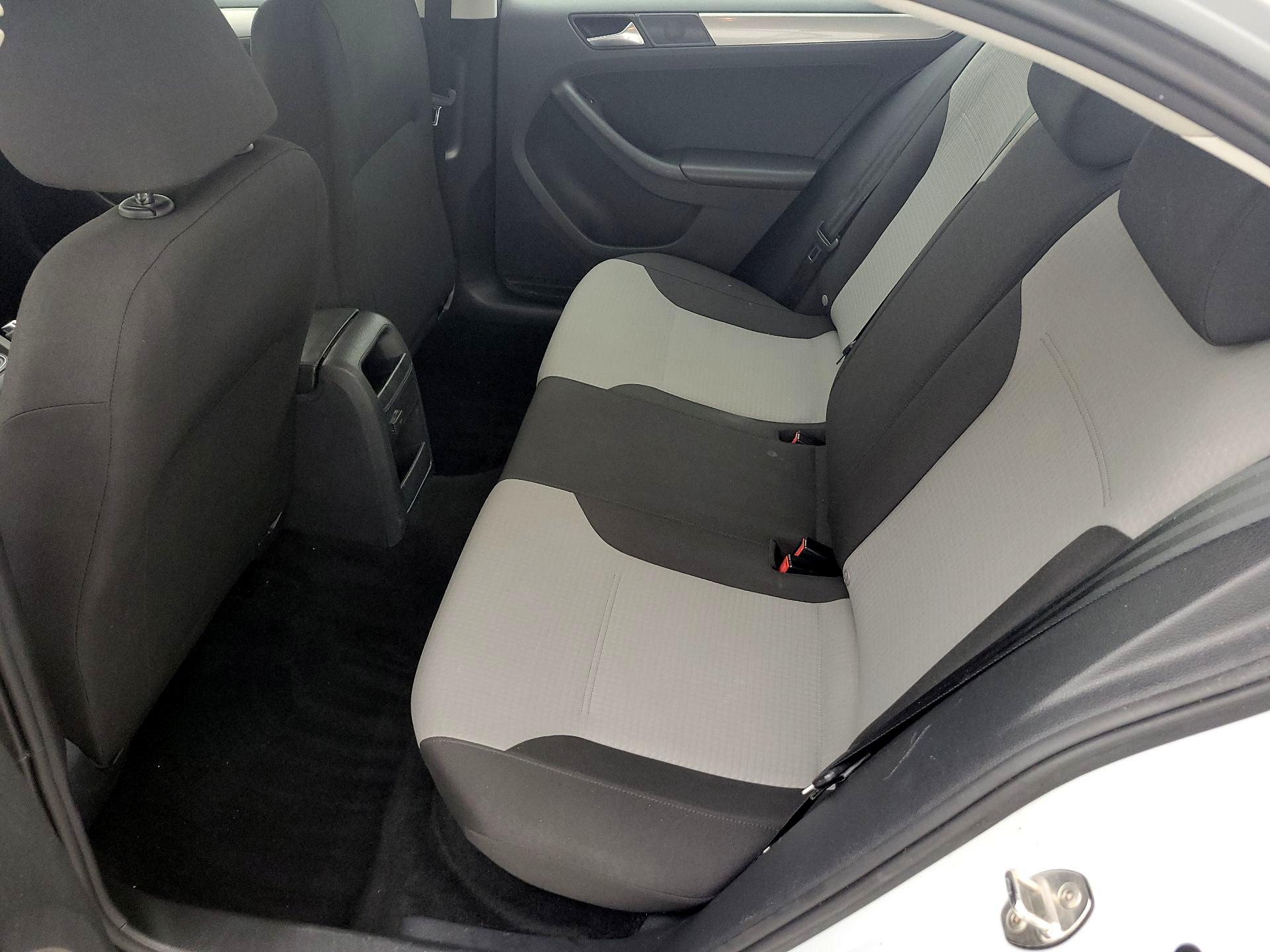 Thumbnail: 2017 Volkswagen Jetta - 19