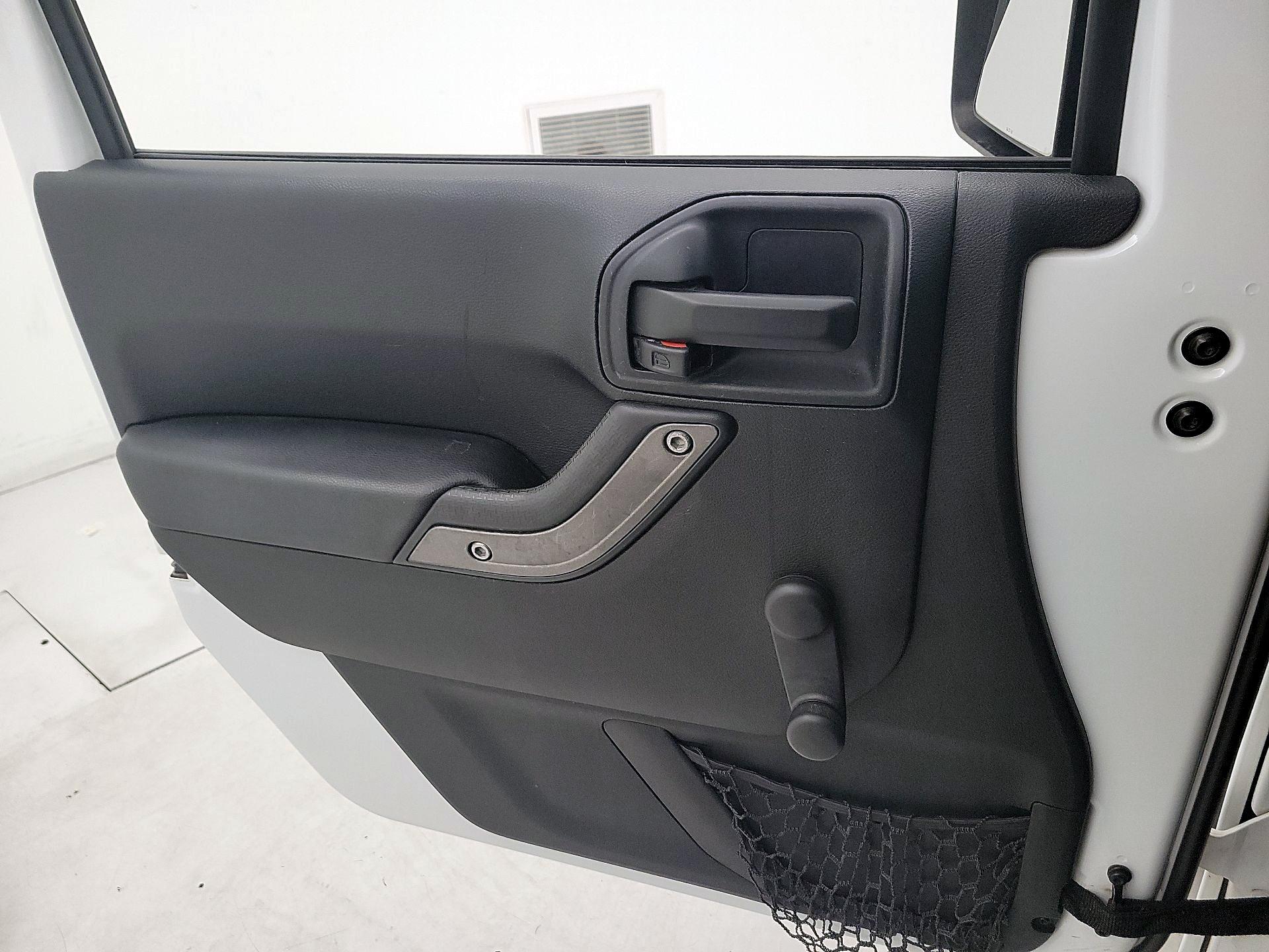 Thumbnail: 2017 Jeep Wrangler - 12