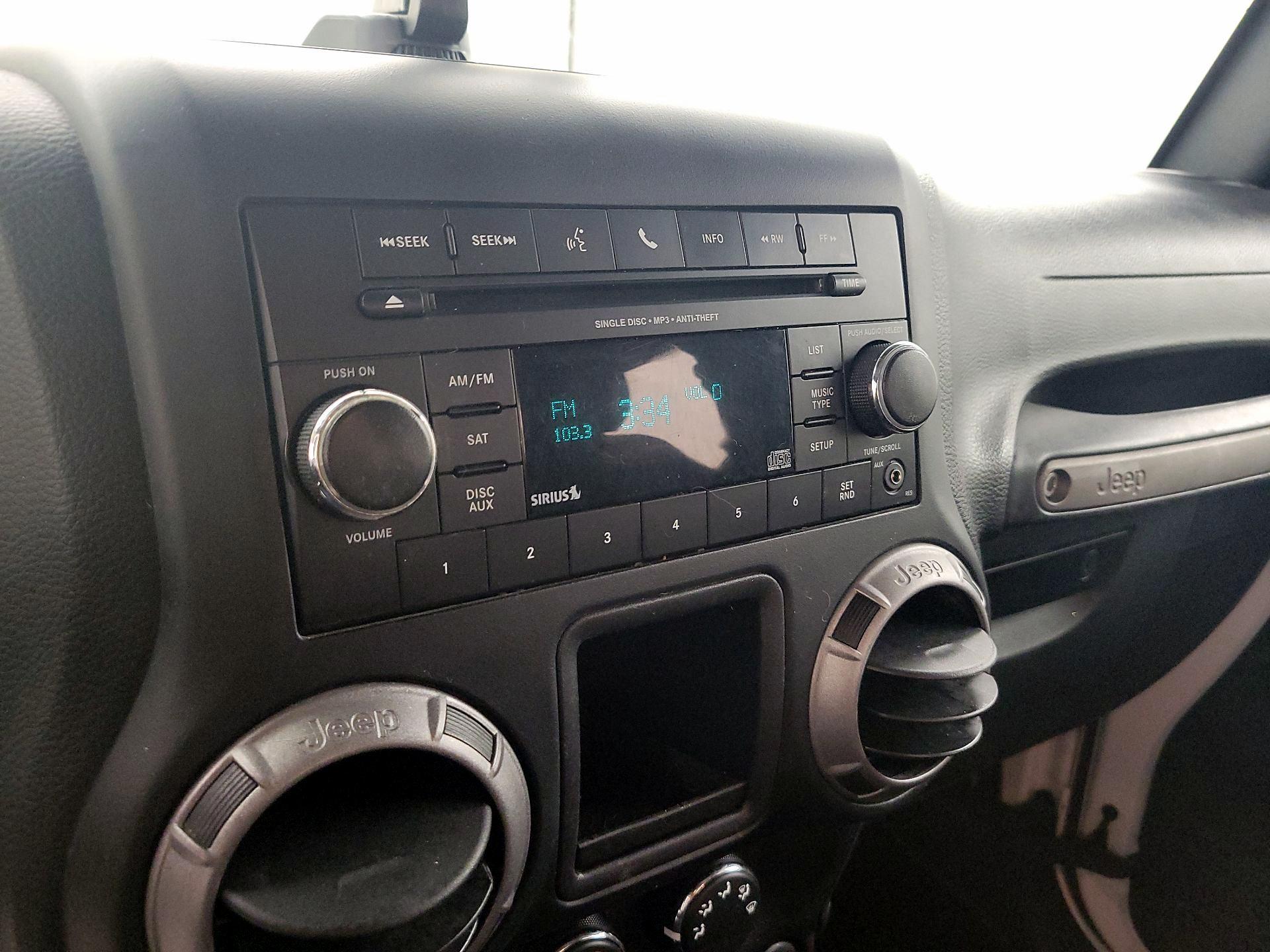 Thumbnail: 2017 Jeep Wrangler - 13