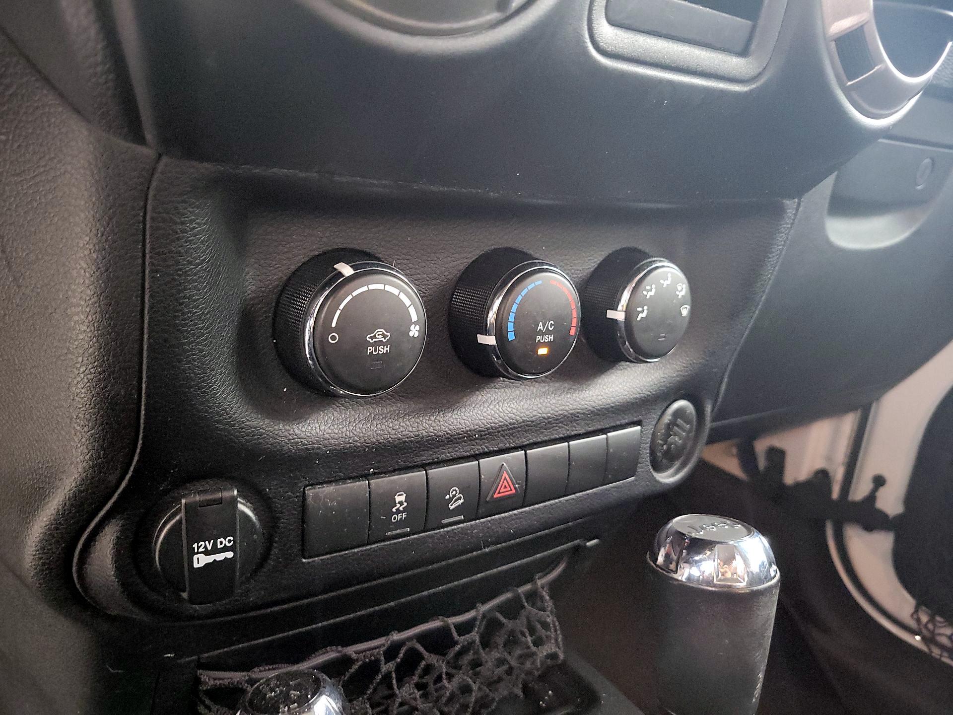 Thumbnail: 2017 Jeep Wrangler - 14