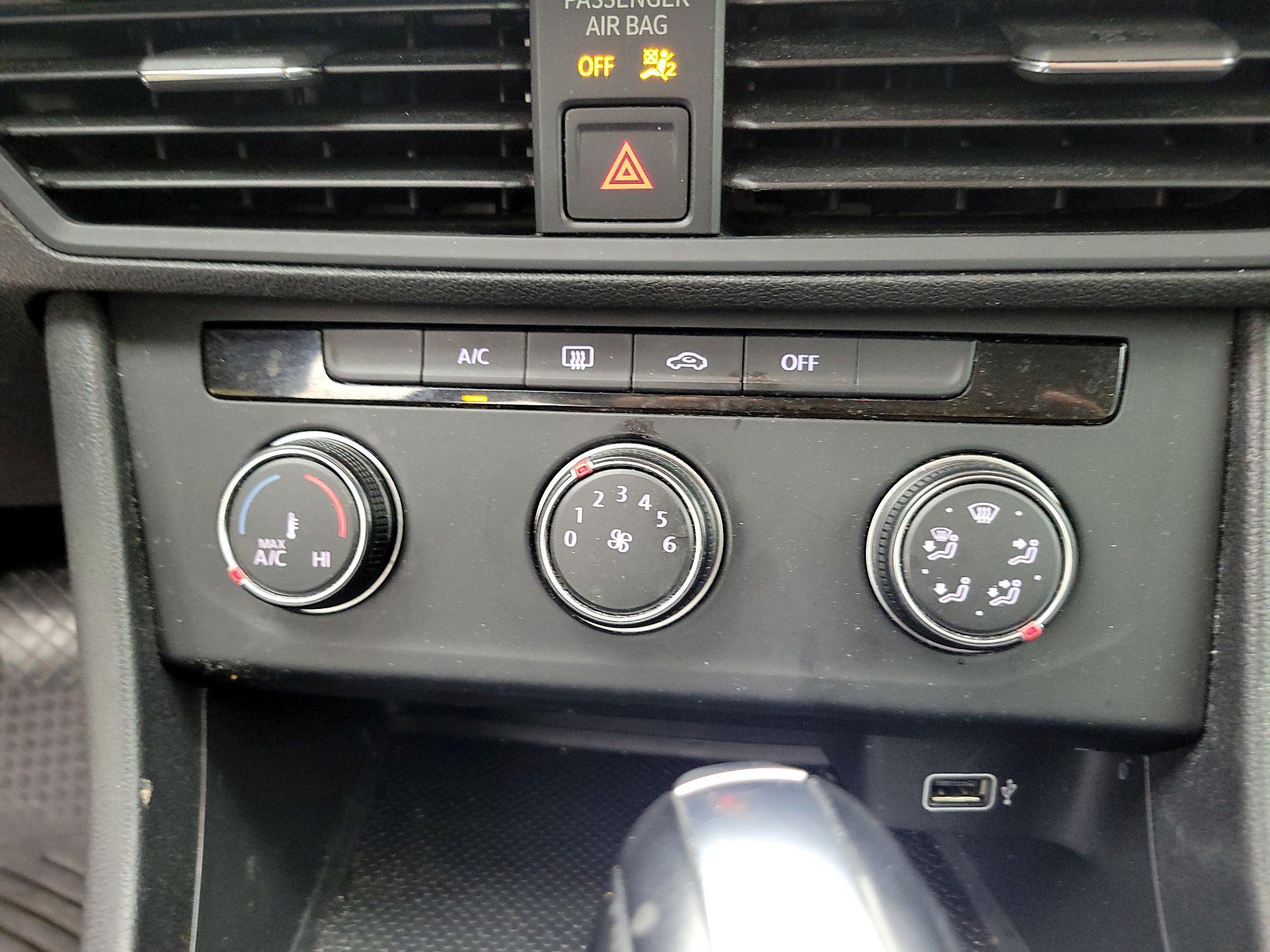 Thumbnail: 2019 Volkswagen Jetta - 16