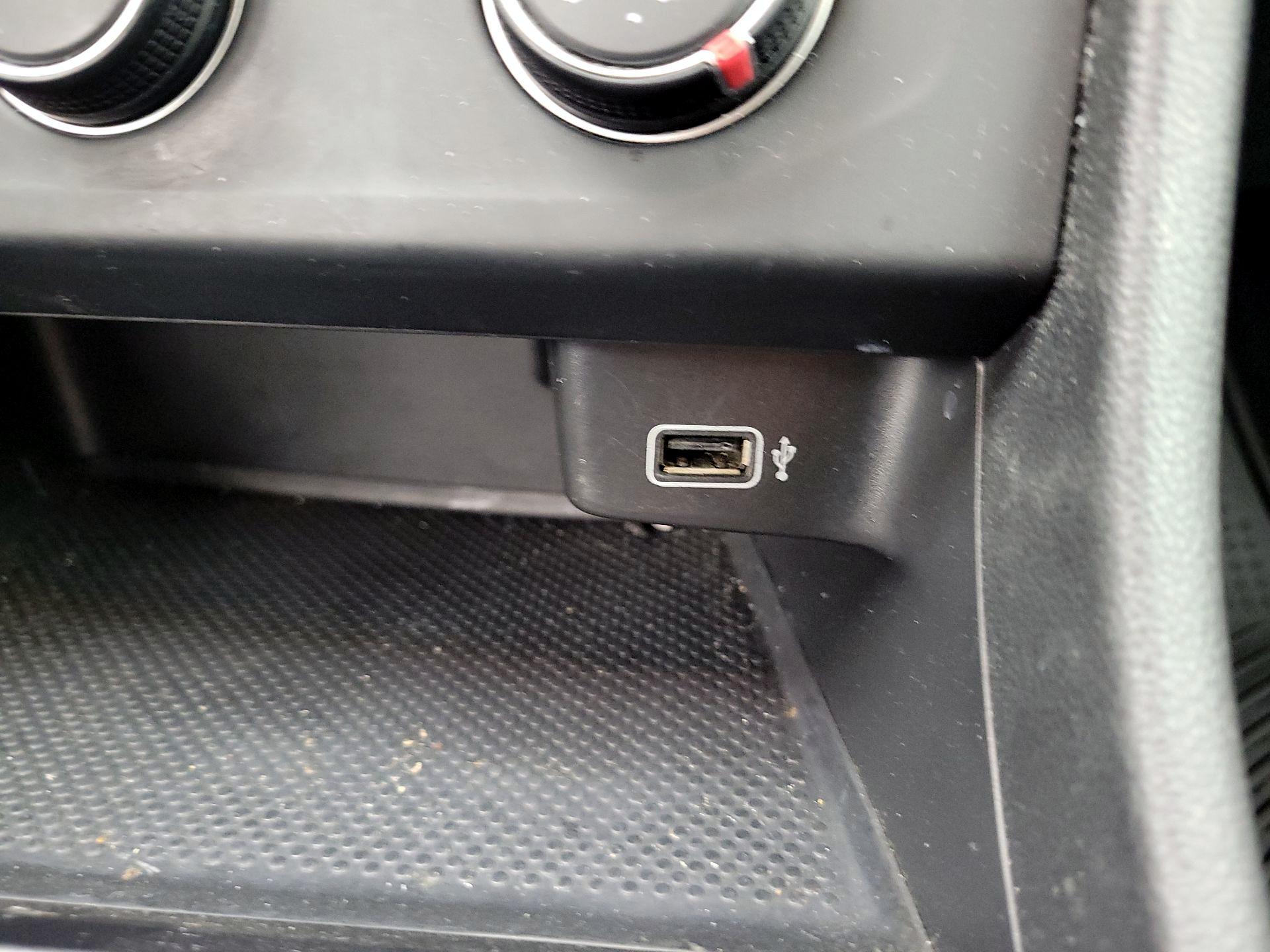 Thumbnail: 2019 Volkswagen Jetta - 18