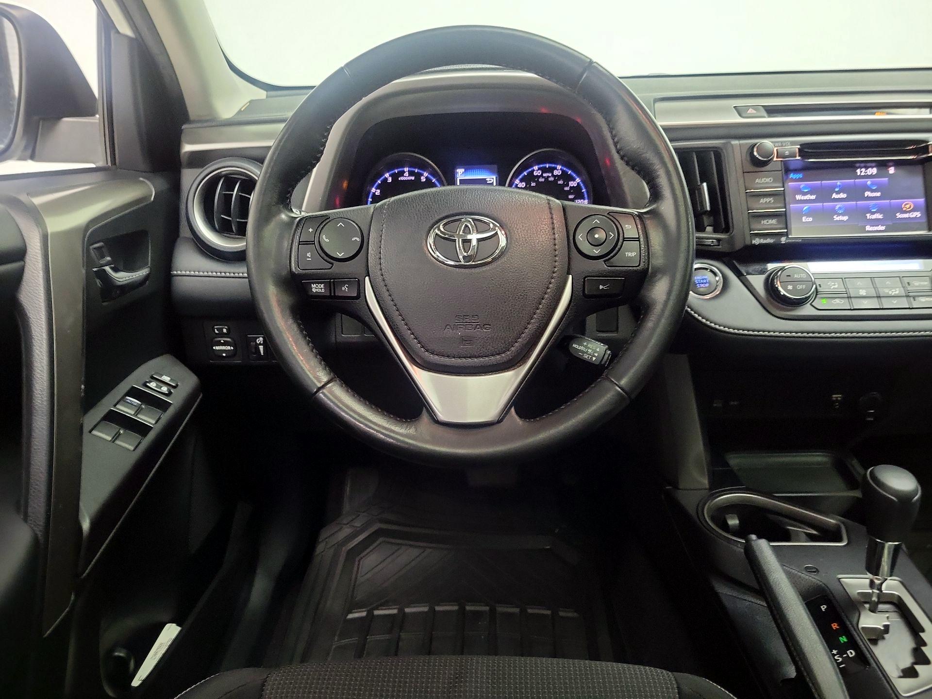 Thumbnail: 2018 Toyota RAV4 - 10