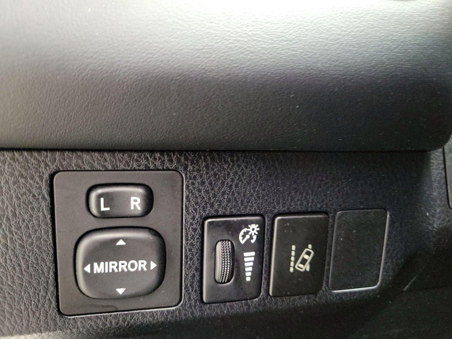 Thumbnail: 2018 Toyota RAV4 - 13