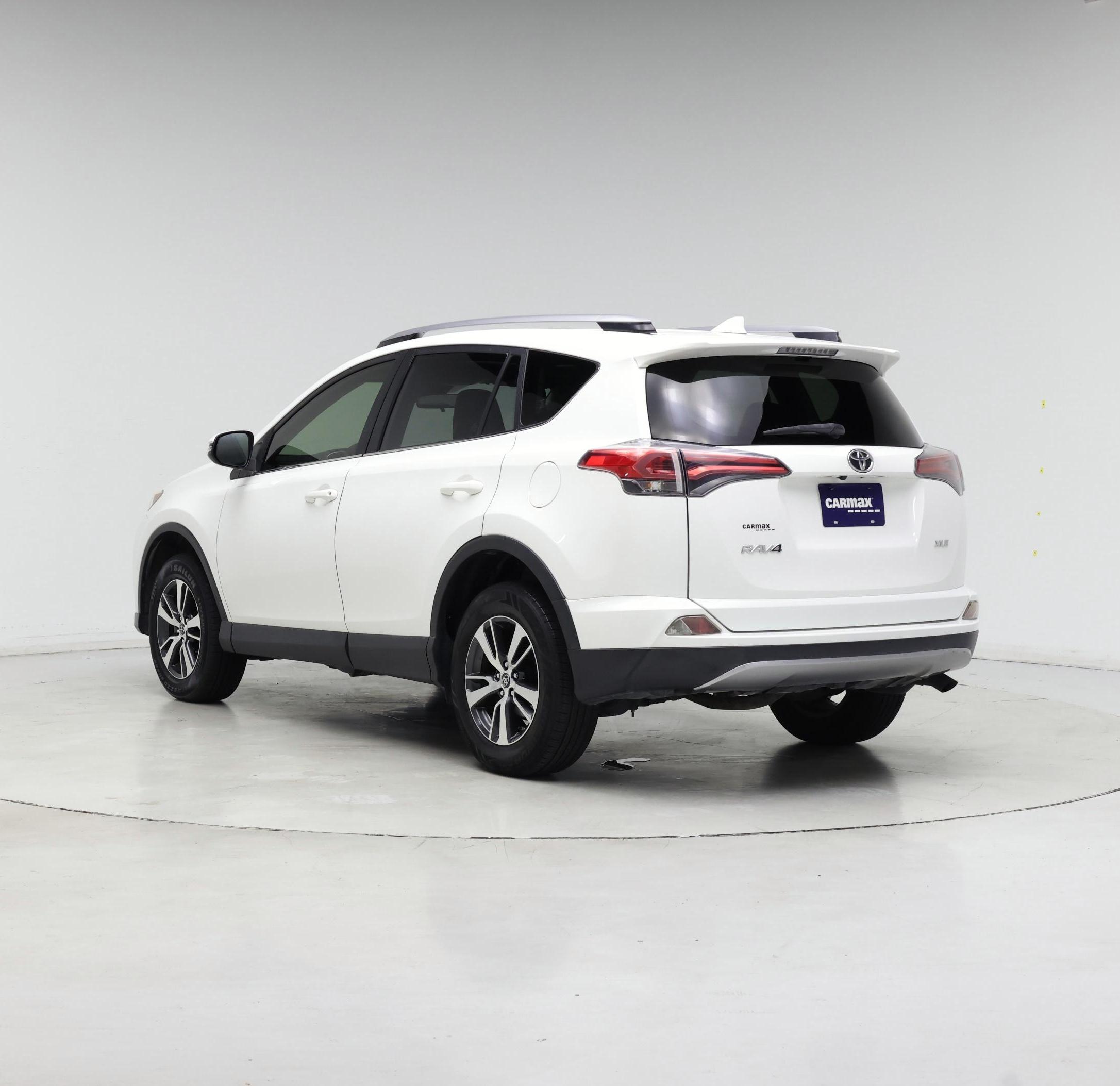 Thumbnail: 2018 Toyota RAV4 - 2